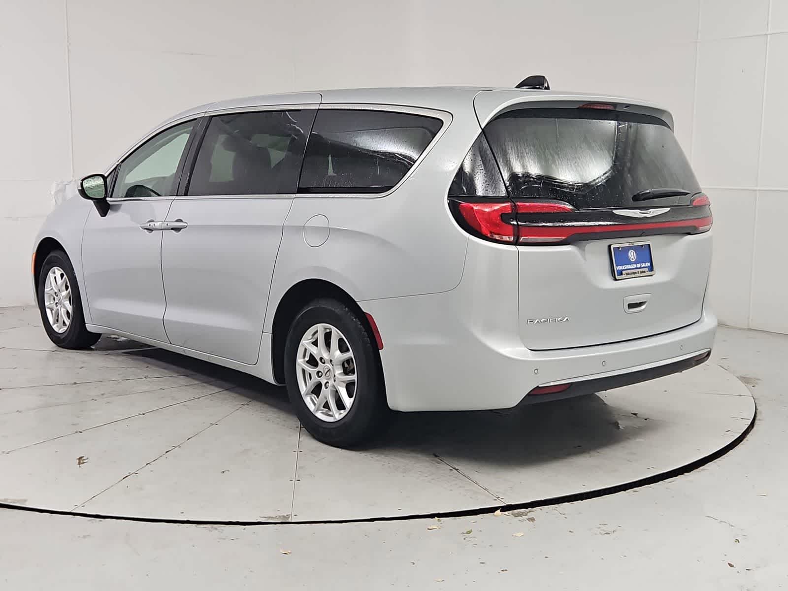 Thumbnail: 2023 Chrysler Pacifica - 4