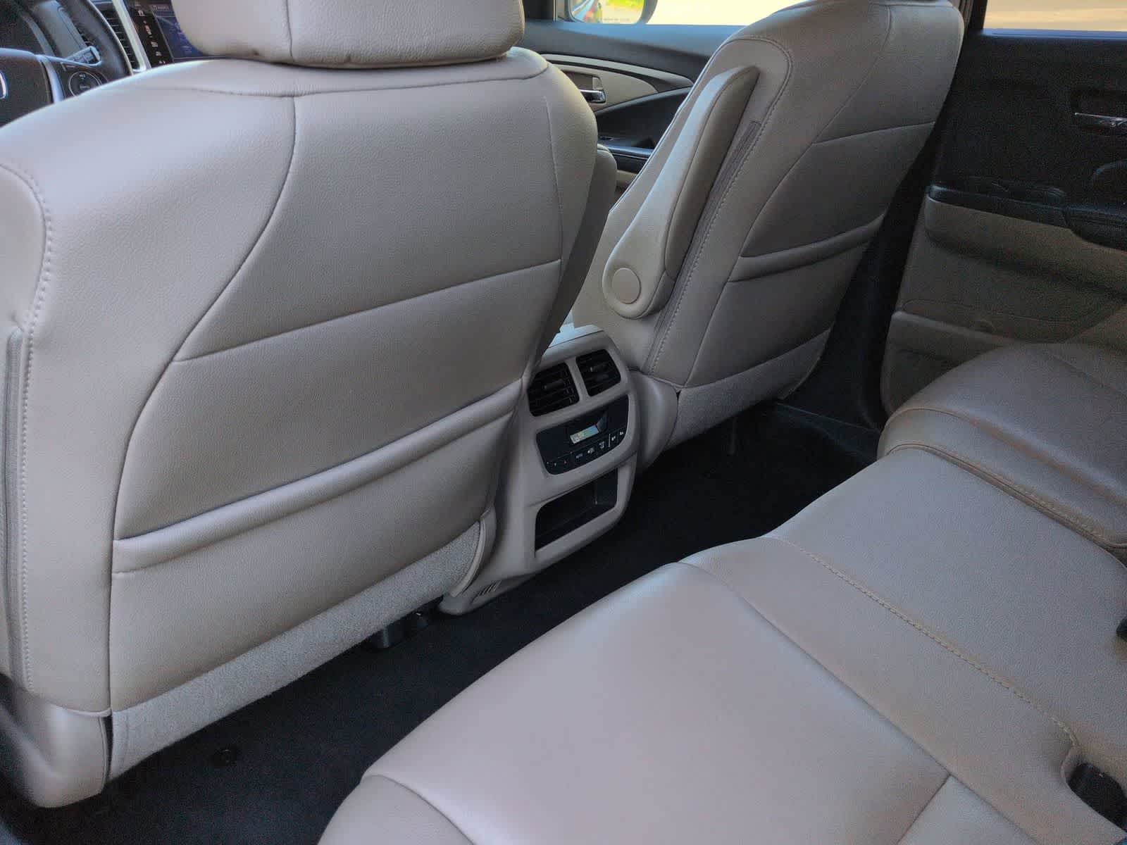 Thumbnail: 2017 Honda Pilot - 18