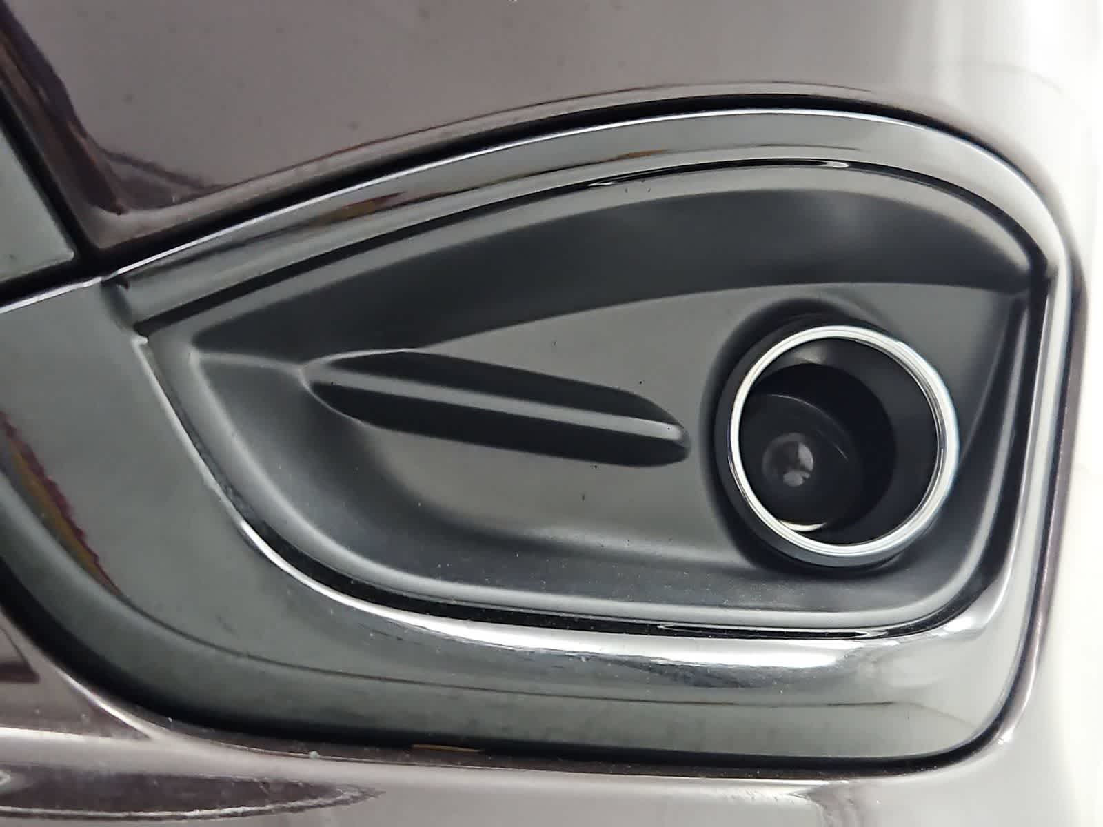 Thumbnail: 2018 Chrysler Pacifica - 10