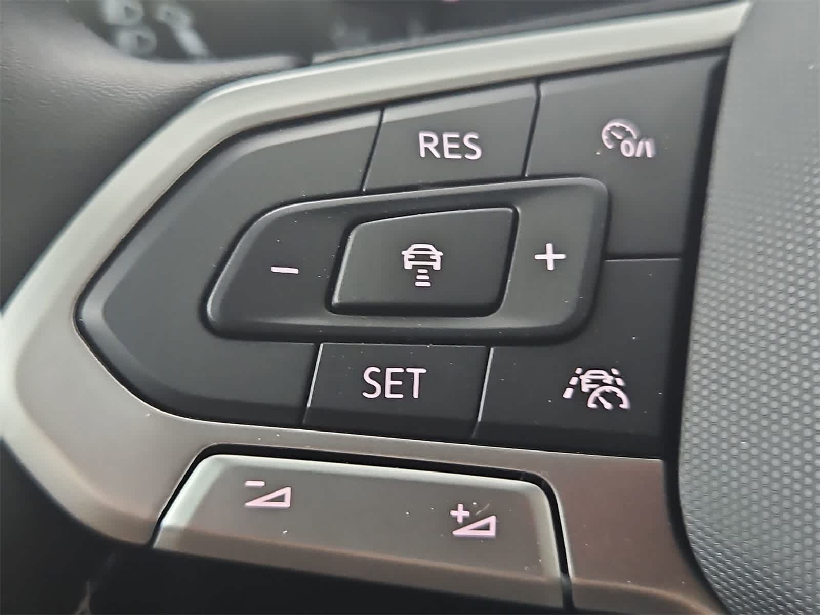 Thumbnail: 2025 Volkswagen Taos - 23