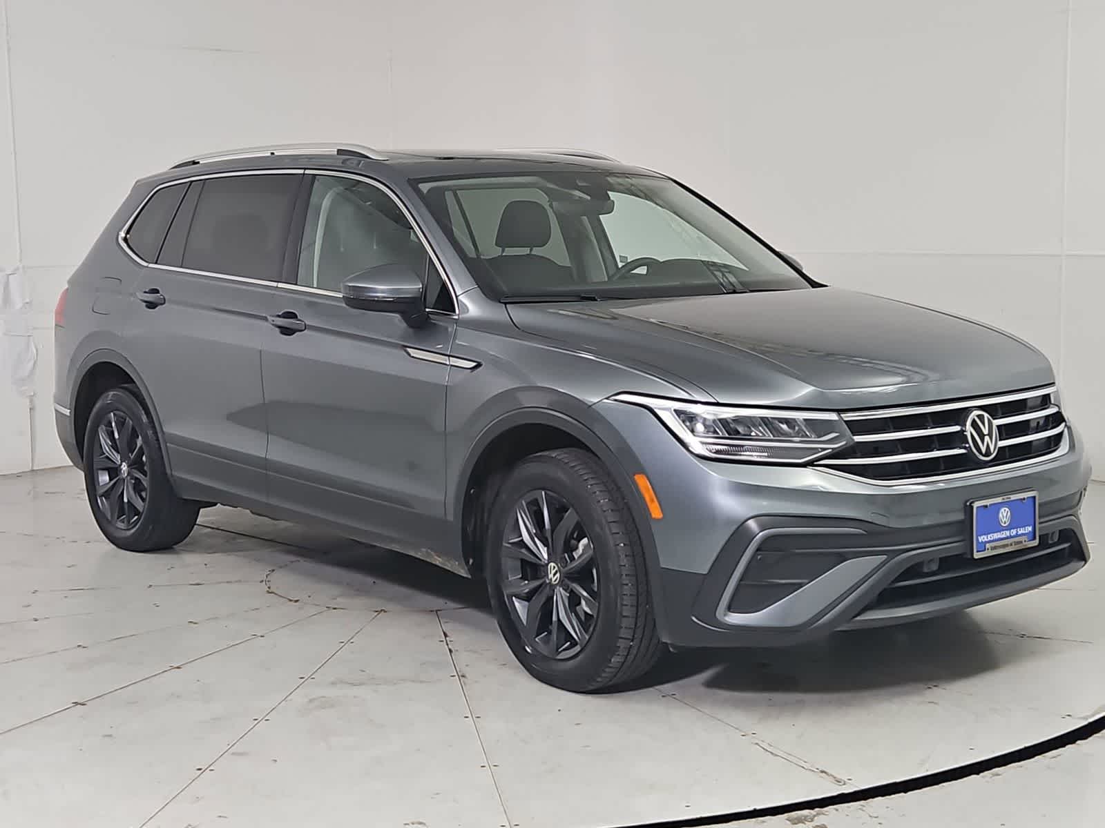 Thumbnail: 2022 Volkswagen Tiguan - 8