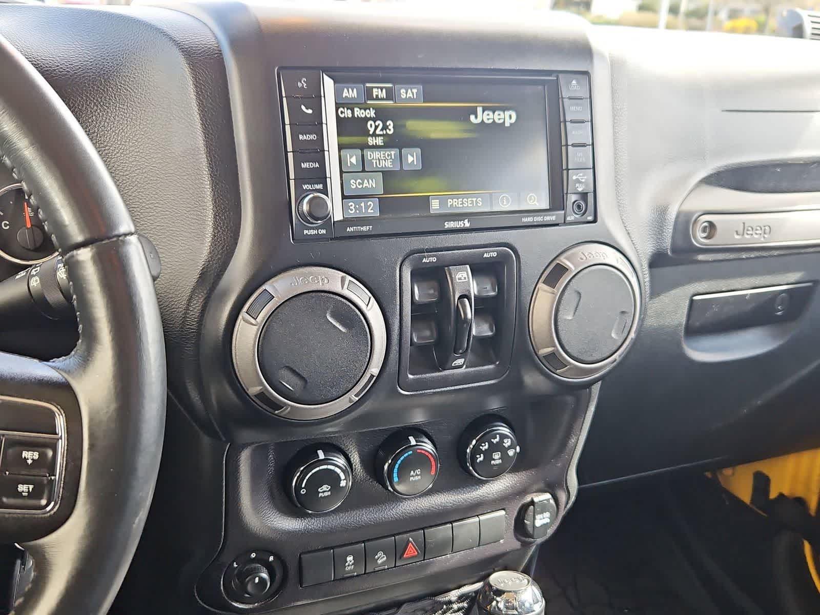 Thumbnail: 2015 Jeep Wrangler - 27