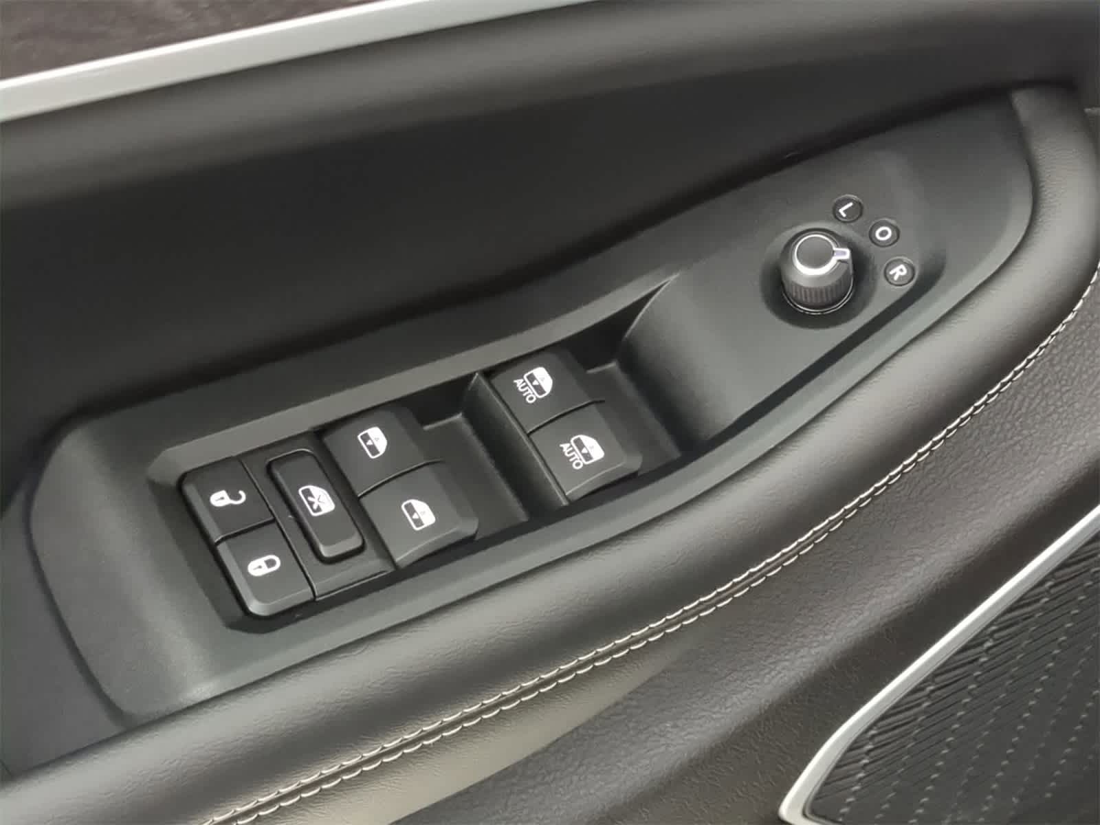 Thumbnail: 2023 Jeep Grand Cherokee - 16