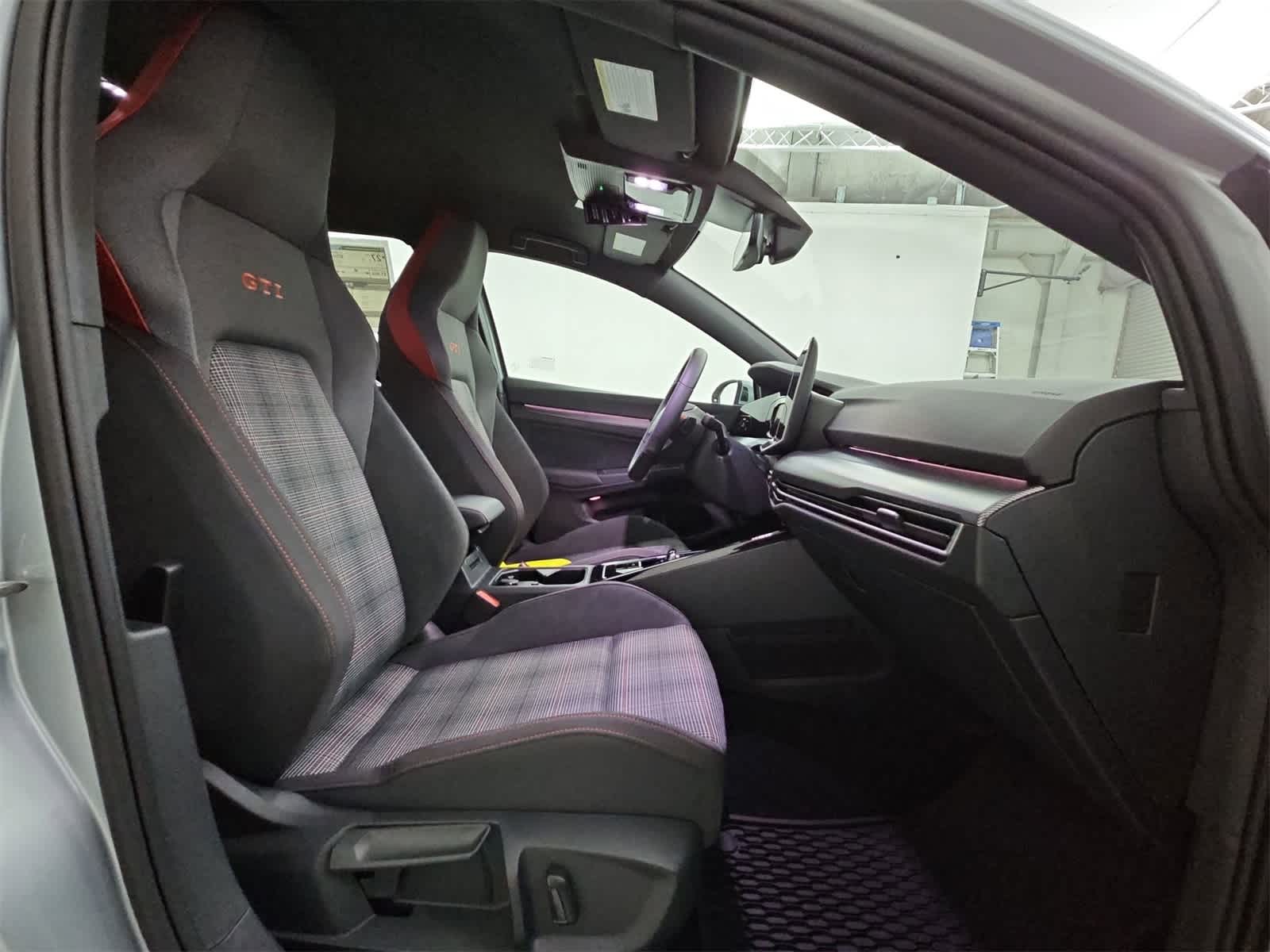 Thumbnail: 2025 Volkswagen Golf - 21