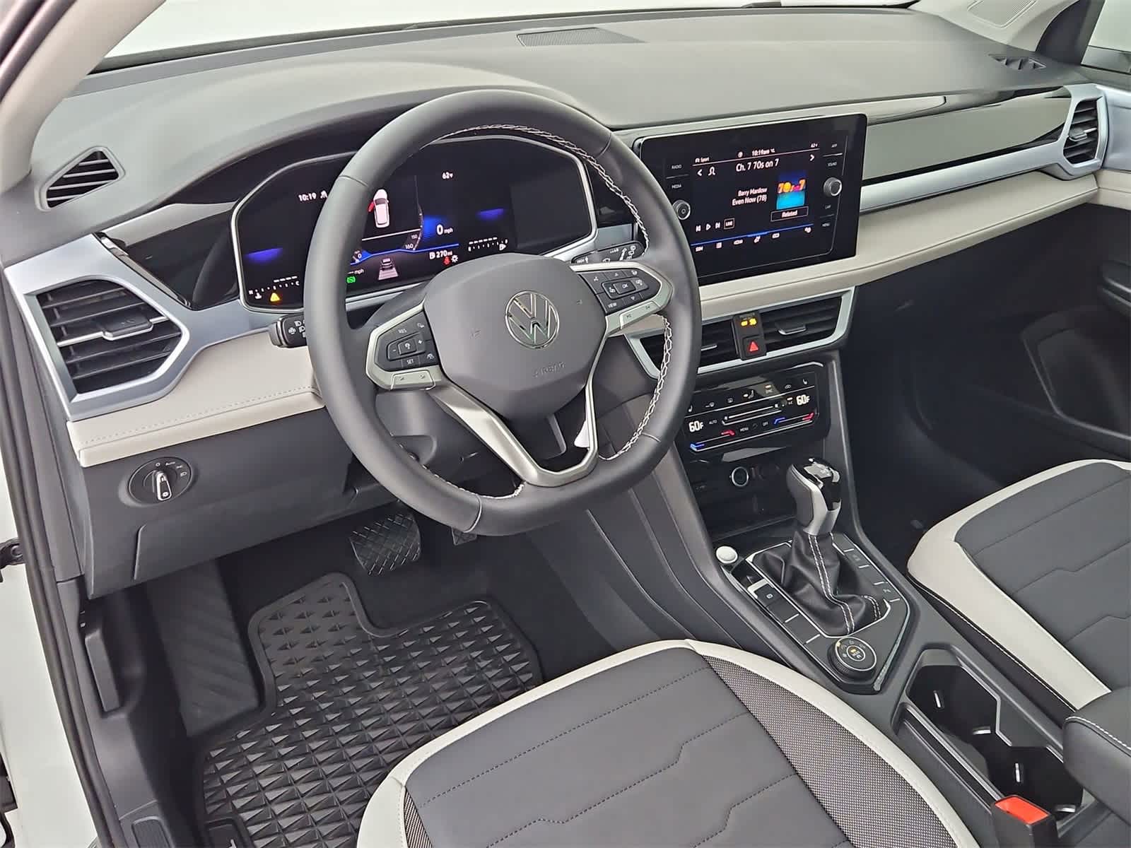 2025 Volkswagen Taos SE 2