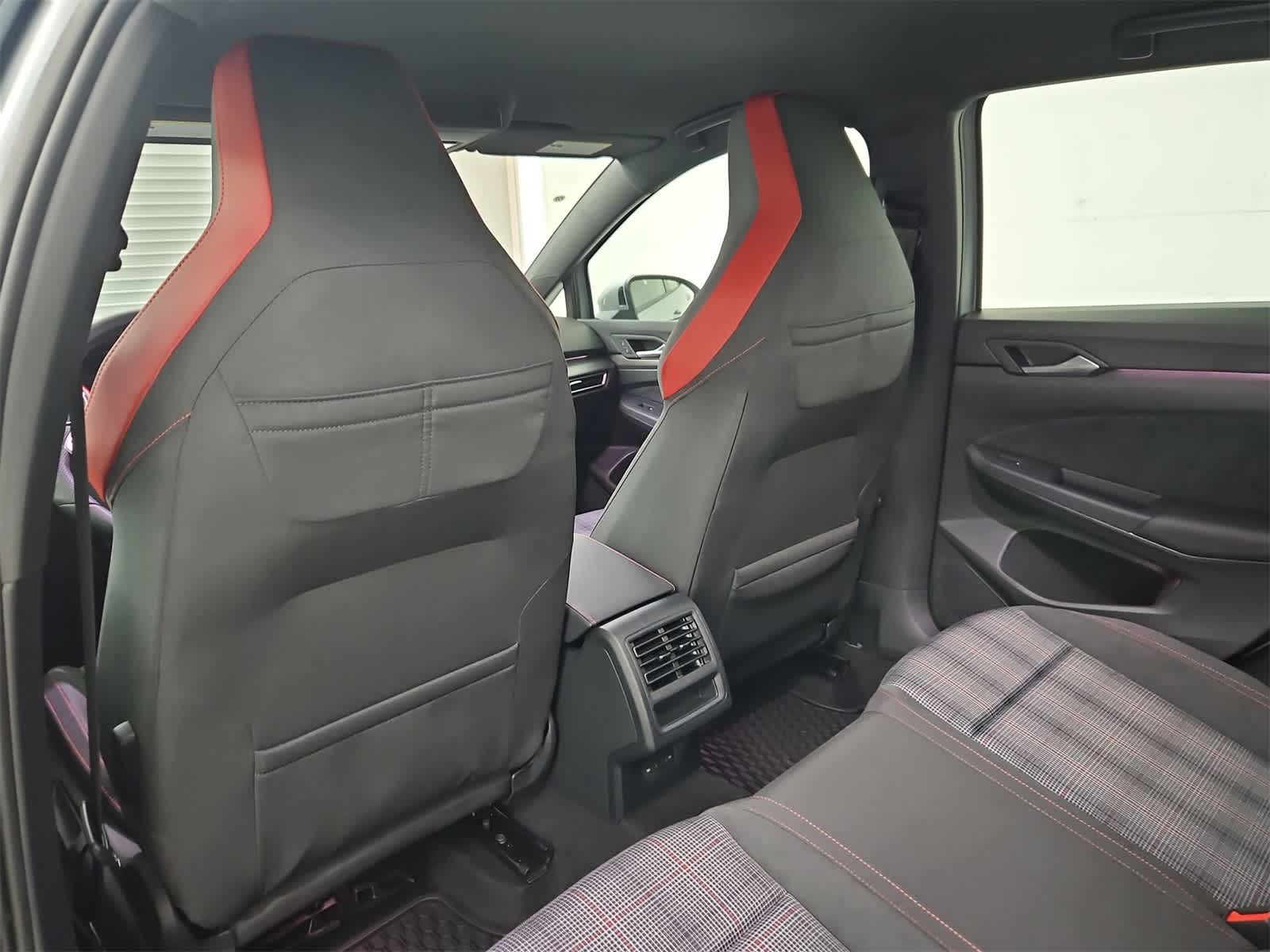 Thumbnail: 2025 Volkswagen Golf - 18