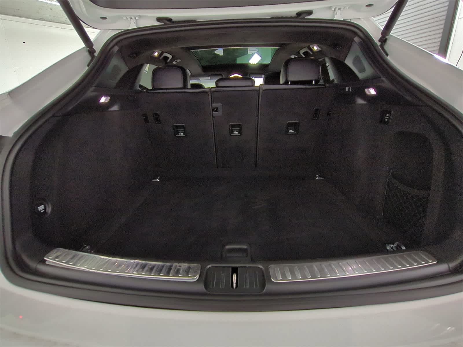 Thumbnail: 2015 Porsche Macan - 35