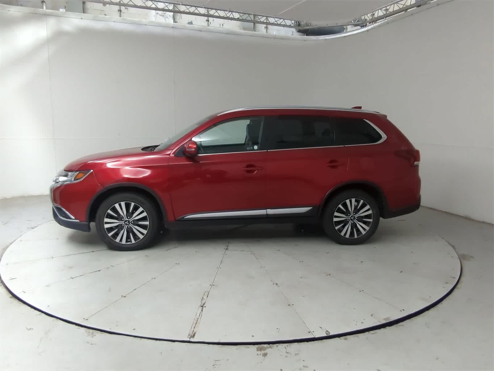 Thumbnail: 2020 Mitsubishi Outlander - 3