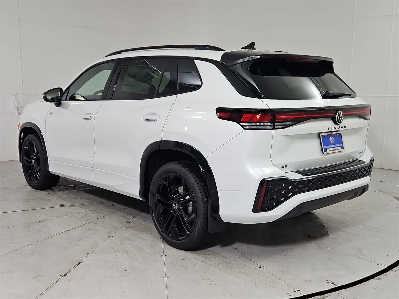 Thumbnail: 2025 Volkswagen Tiguan - 4