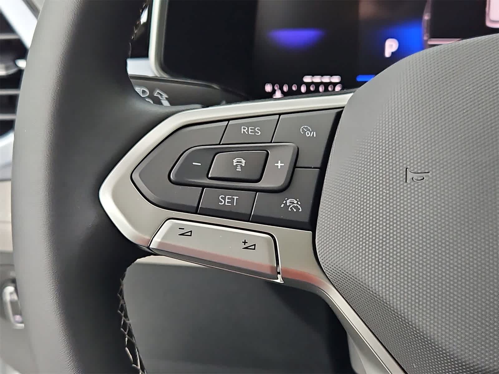 2025 Volkswagen Taos SE 24