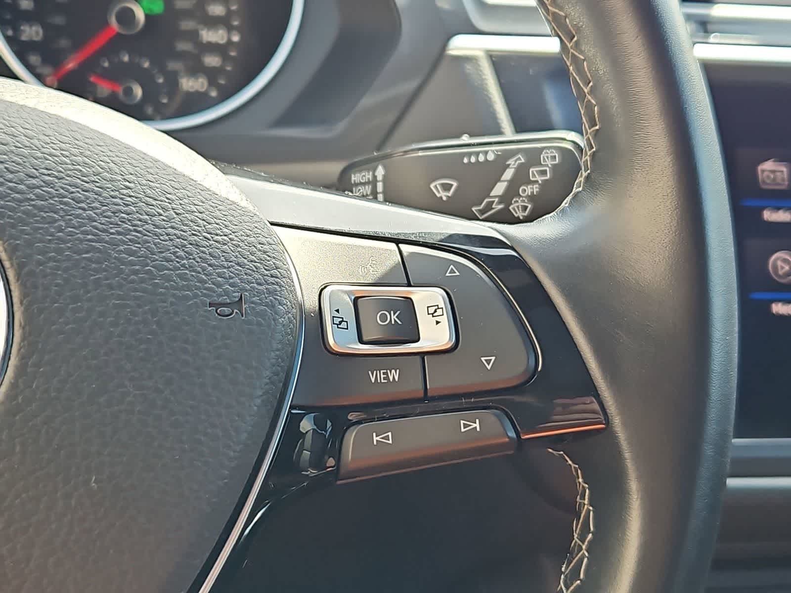 Thumbnail: 2021 Volkswagen Tiguan - 25