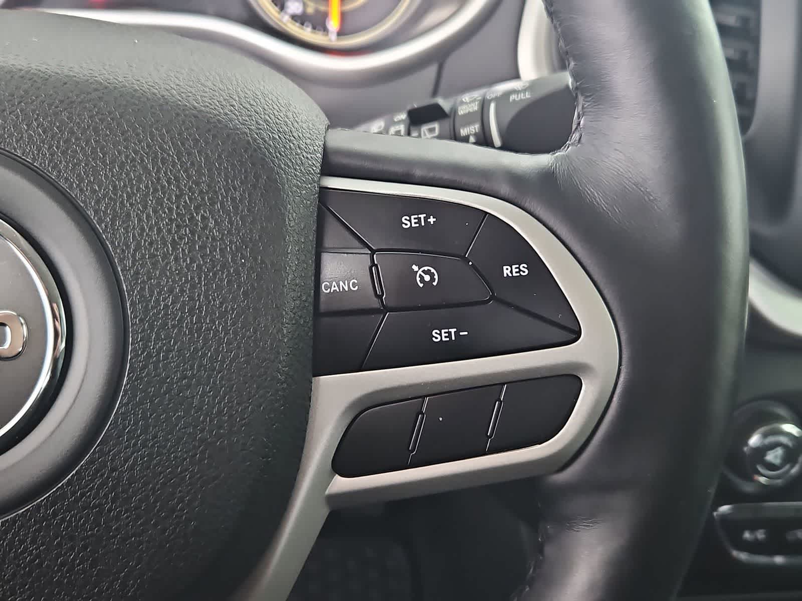 Thumbnail: 2018 Jeep Cherokee - 24