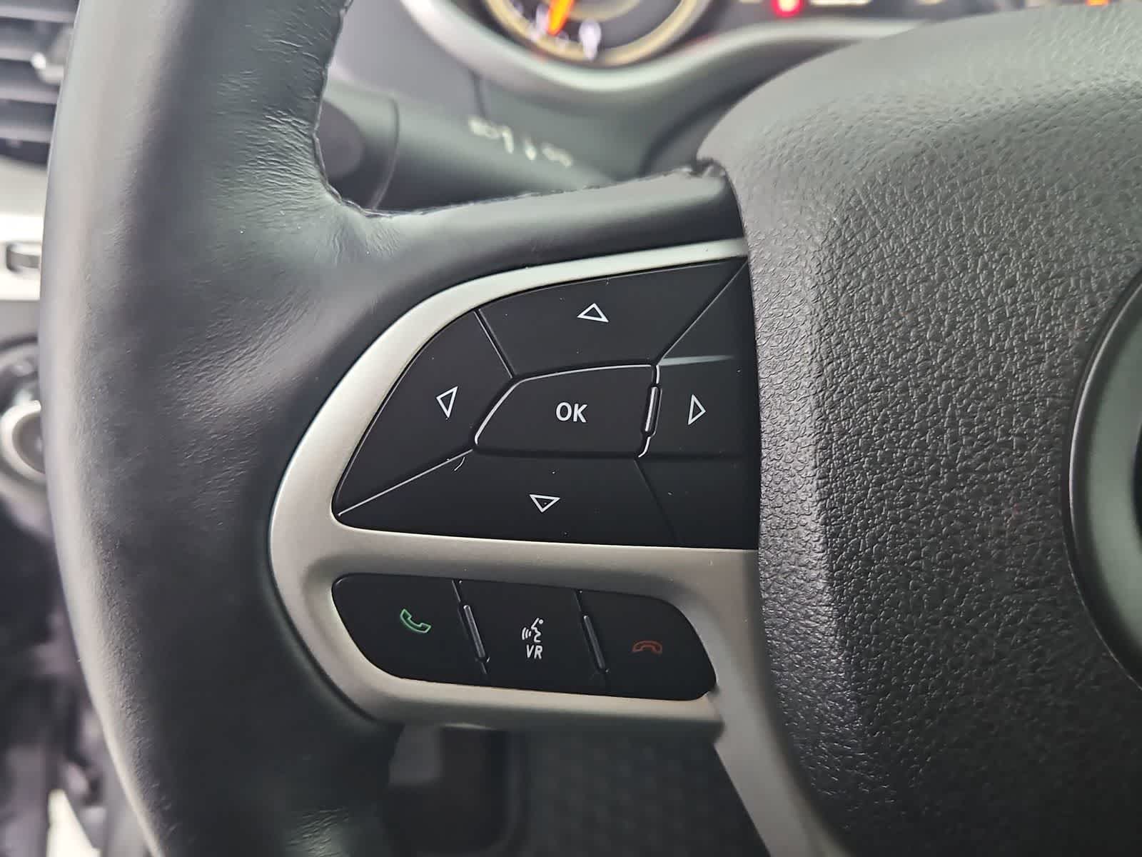 Thumbnail: 2018 Jeep Cherokee - 23