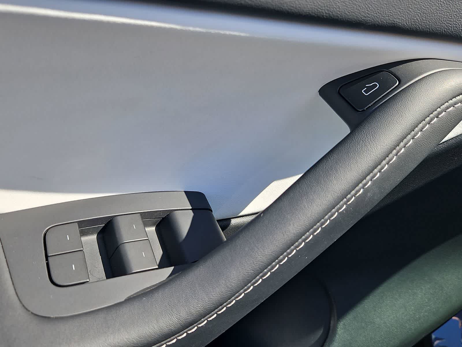 Thumbnail: 2022 Tesla Model Y - 17