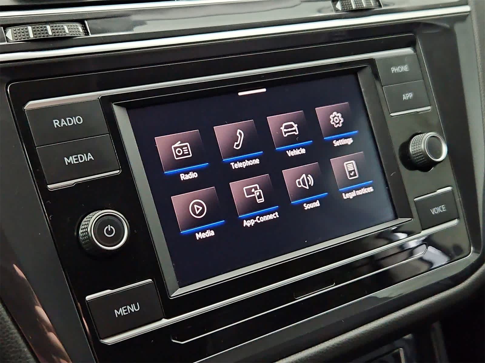 Thumbnail: 2022 Volkswagen Tiguan - 28