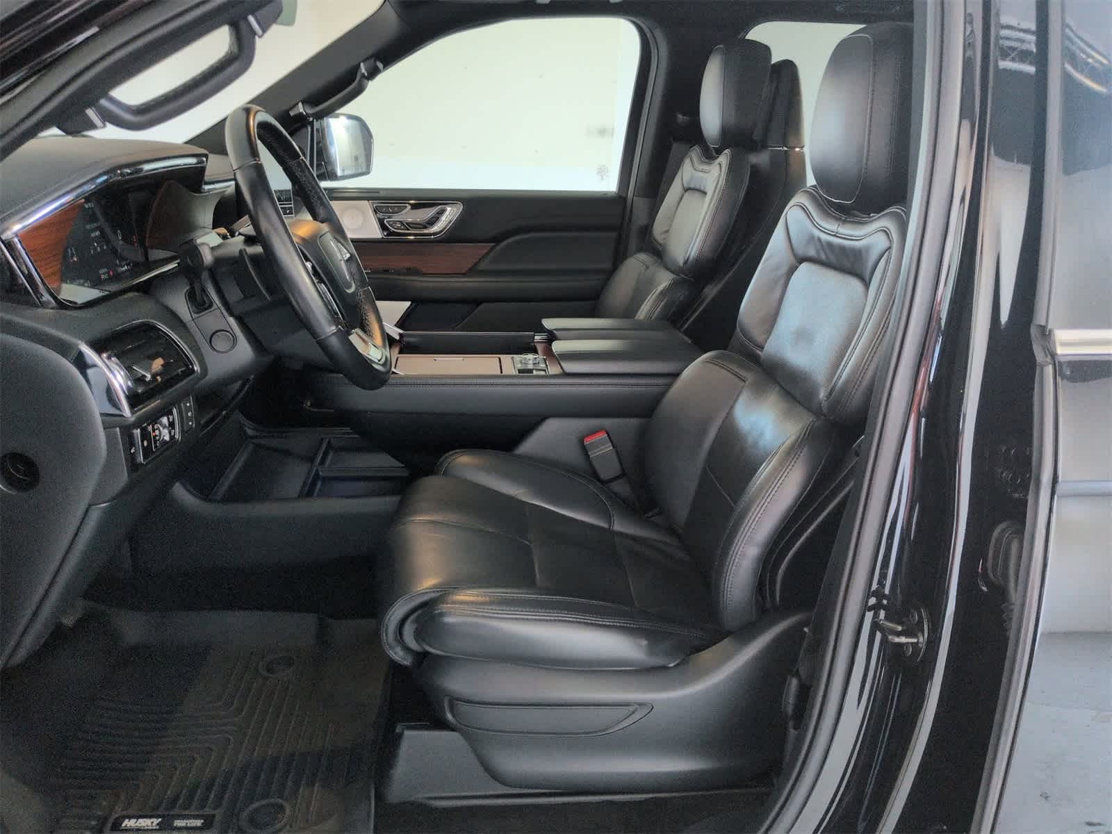 Thumbnail: 2023 Lincoln Navigator - 15