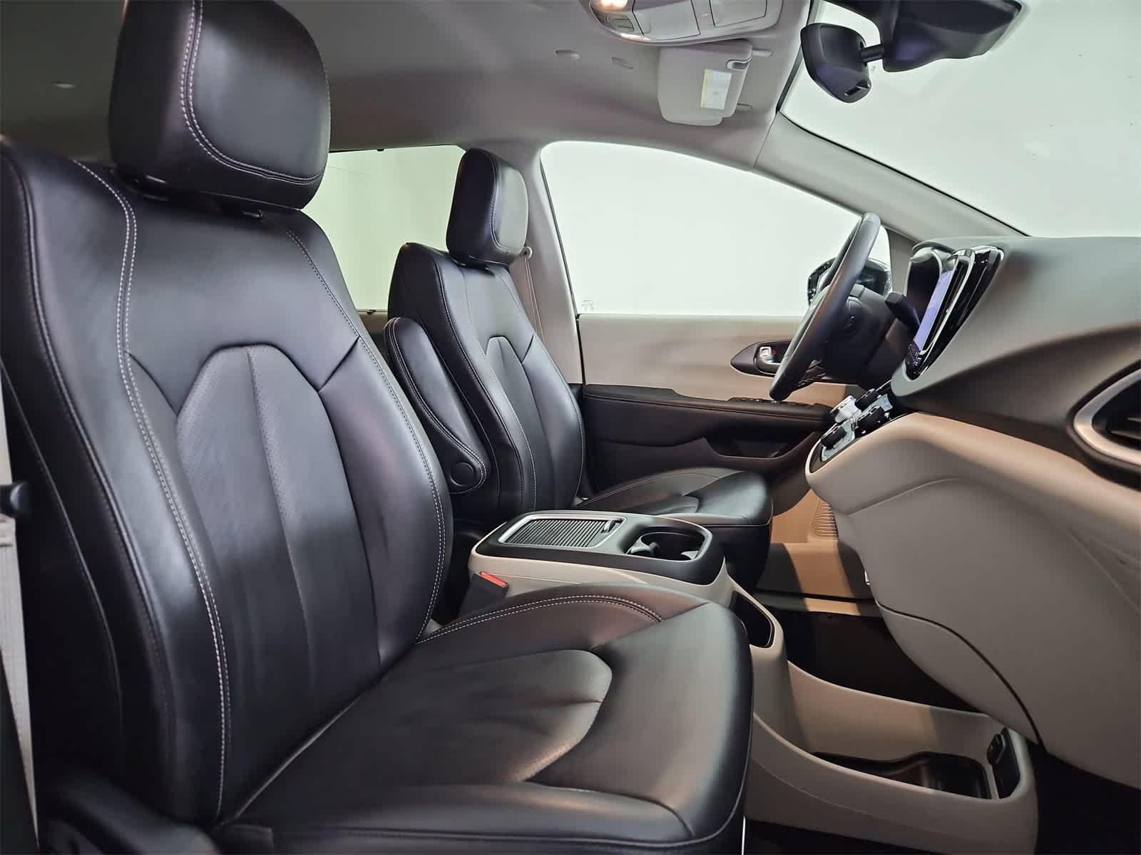 Thumbnail: 2024 Chrysler Pacifica - 21