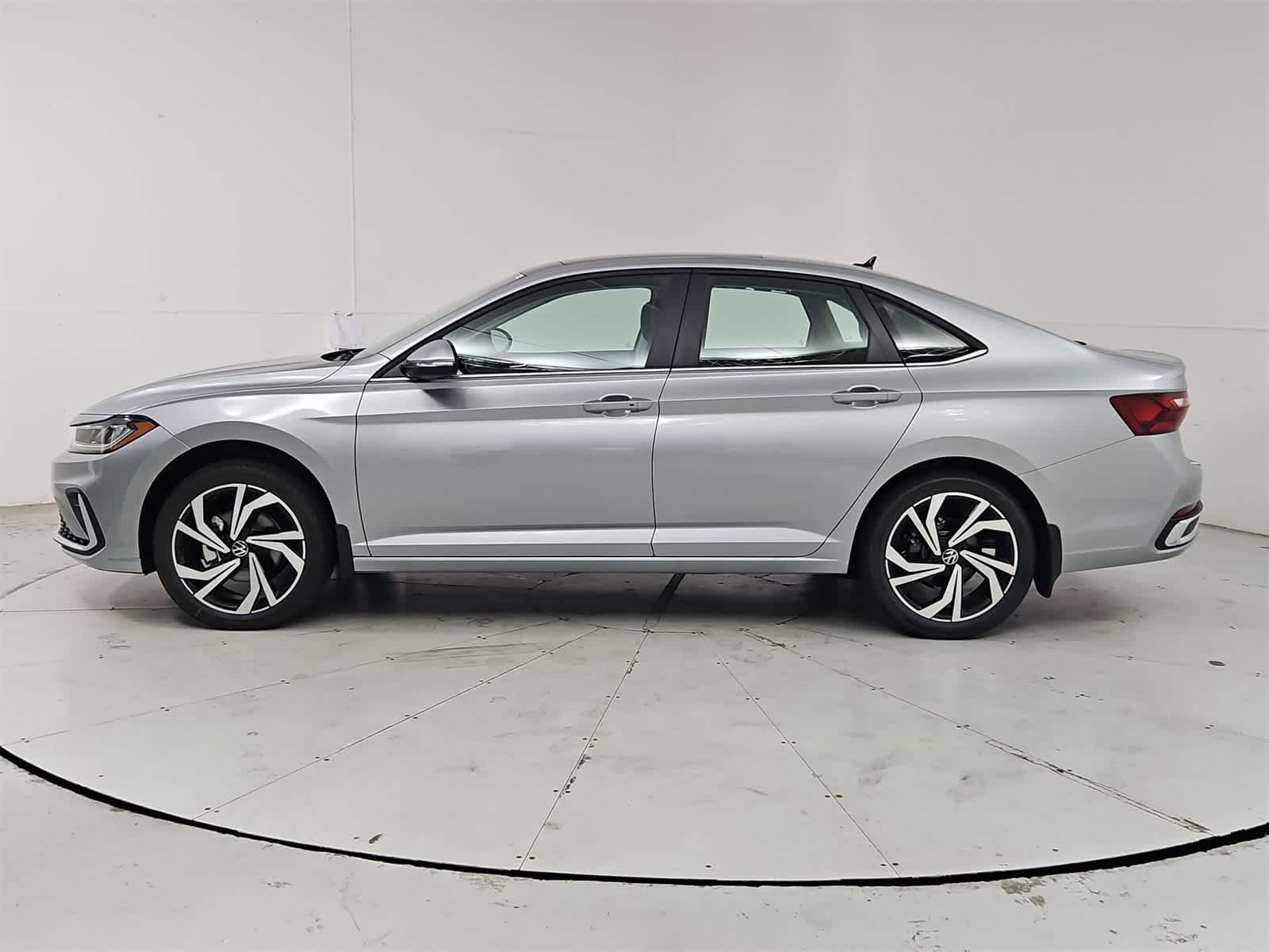 Thumbnail: 2025 Volkswagen Jetta - 3