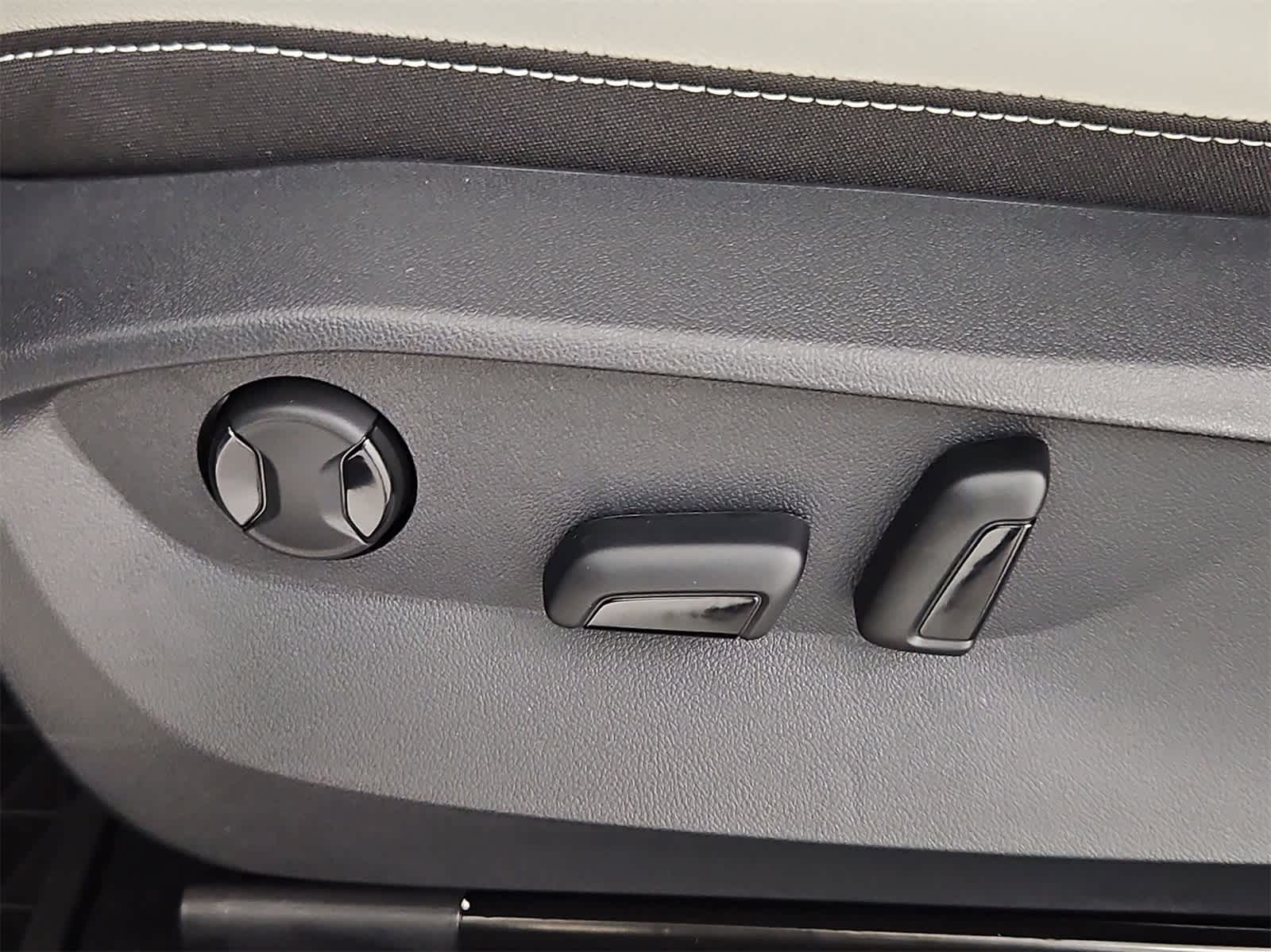 Thumbnail: 2025 Volkswagen Taos - 16