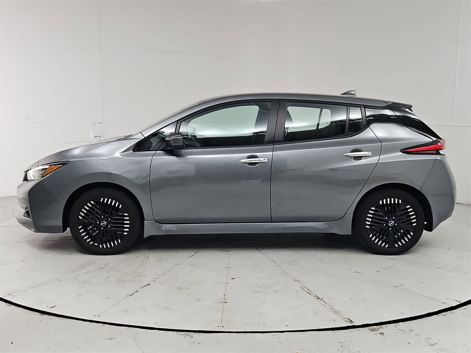 Thumbnail: 2024 Nissan Leaf - 3
