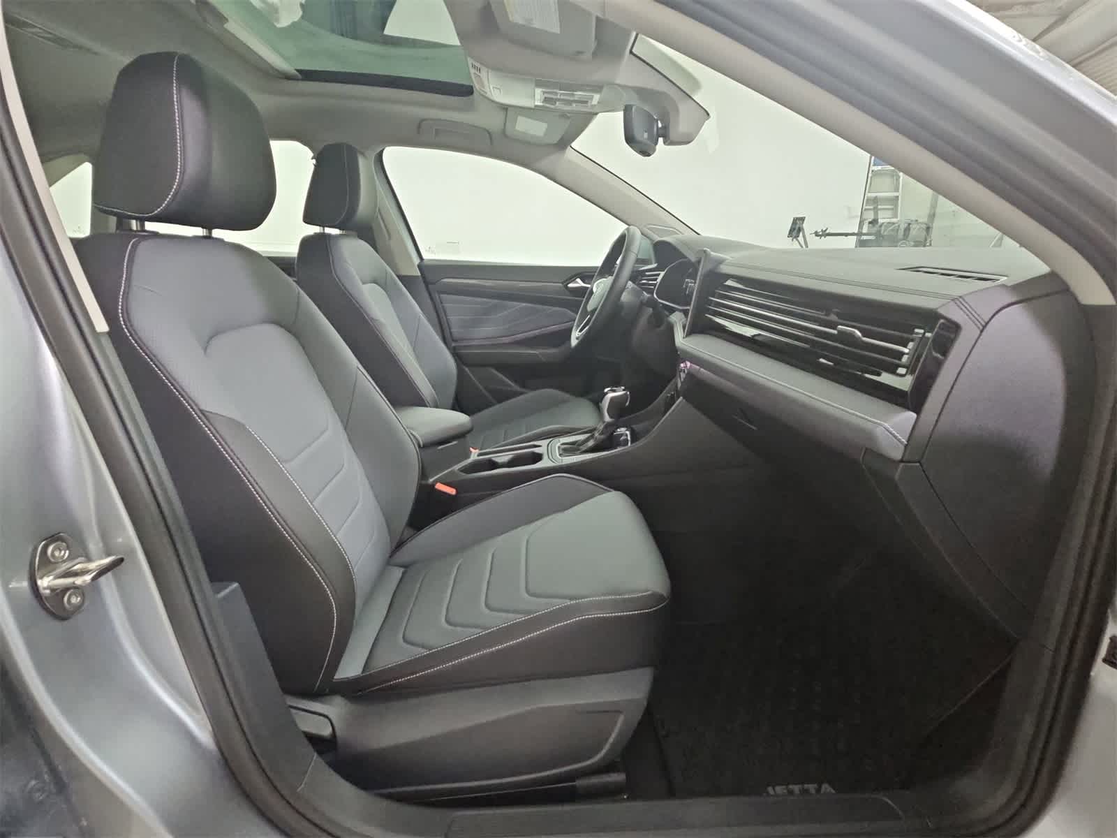 Thumbnail: 2025 Volkswagen Jetta - 23