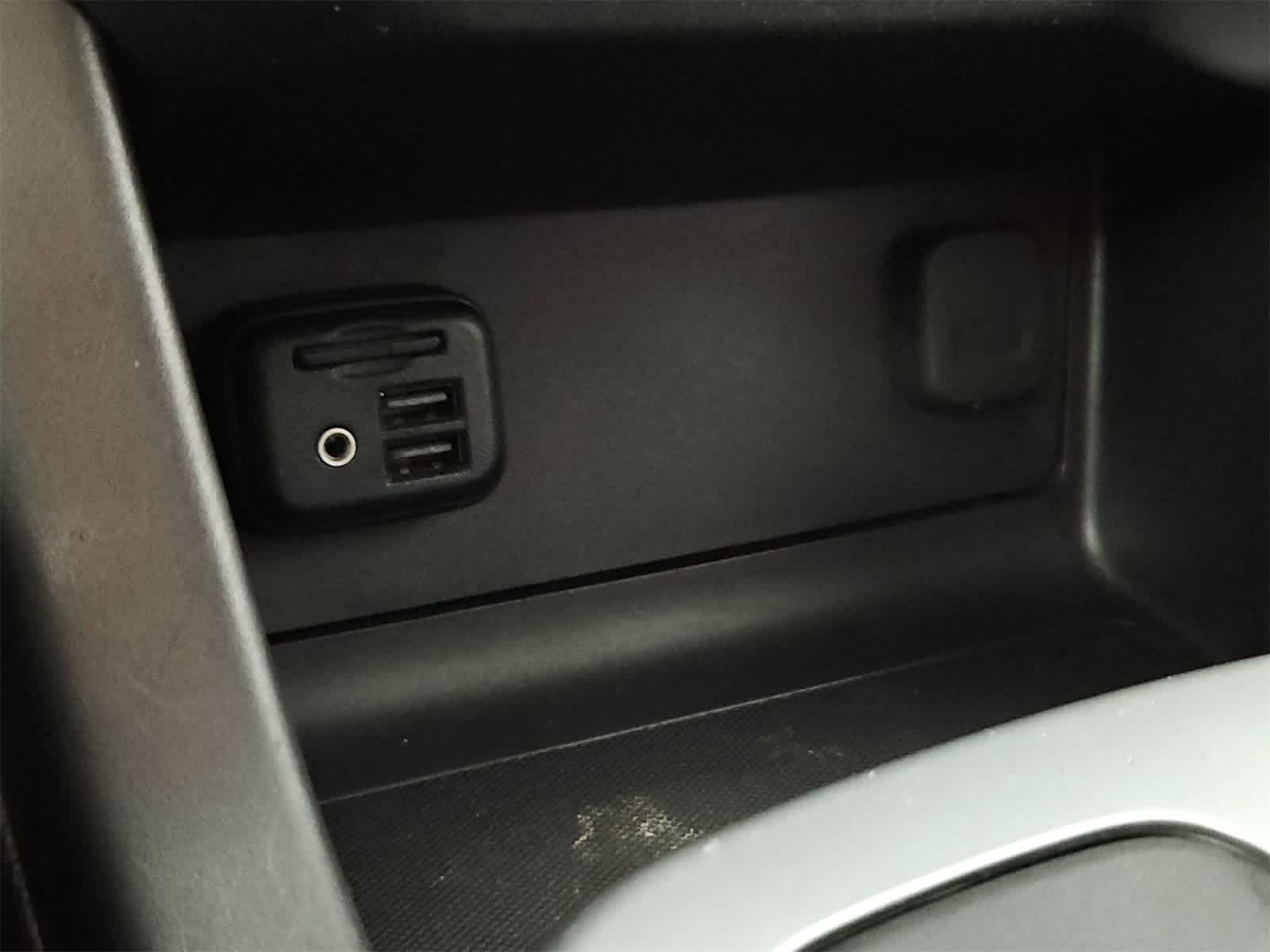 Thumbnail: 2021 Chevrolet Colorado - 31