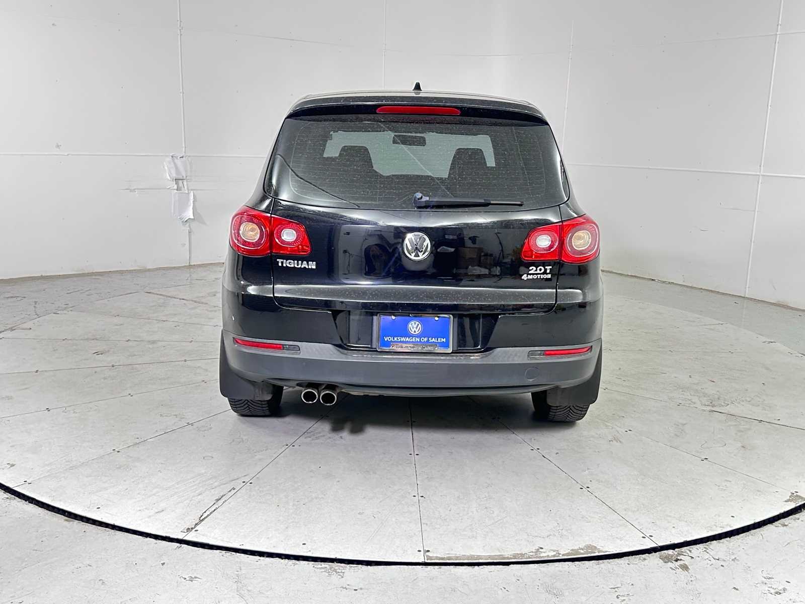 Thumbnail: 2011 Volkswagen Tiguan - 4
