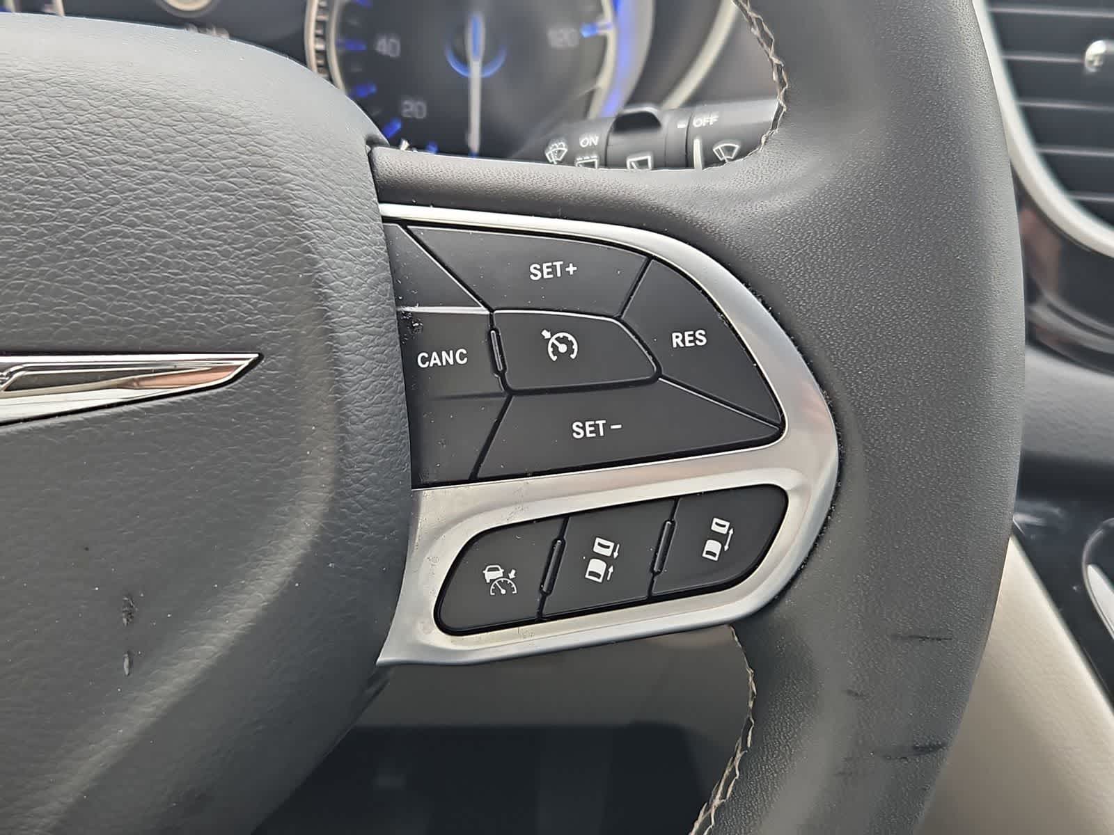 Thumbnail: 2023 Chrysler Pacifica - 24