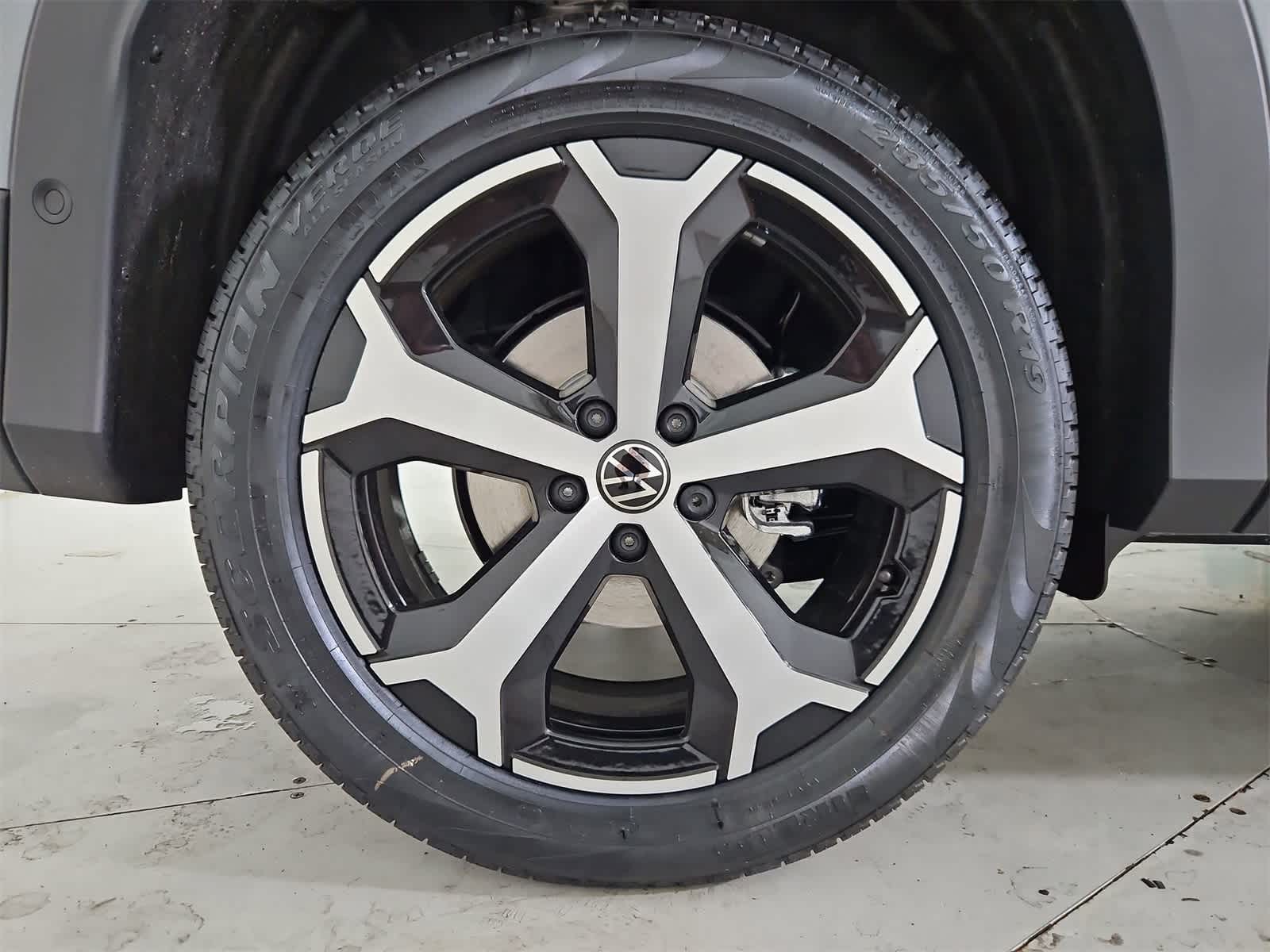 Thumbnail: 2025 Volkswagen Tiguan - 13