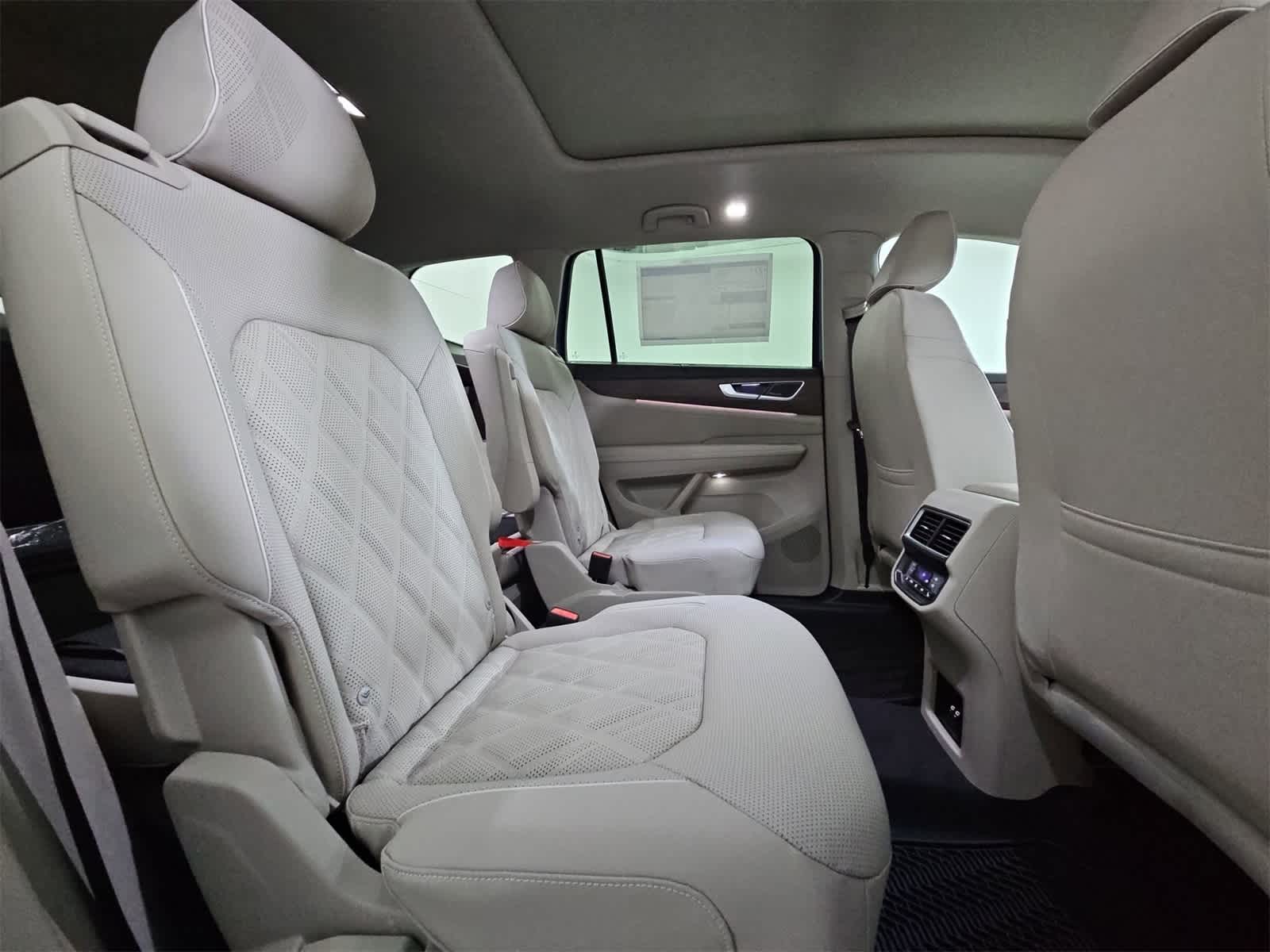 Thumbnail: 2026 Volkswagen Atlas - 21