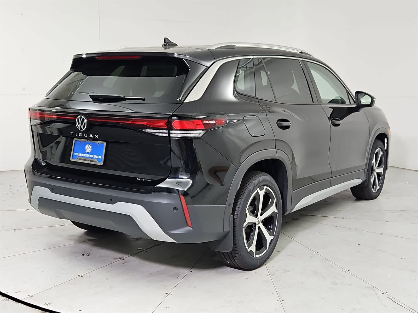 Thumbnail: 2025 Volkswagen Tiguan - 6