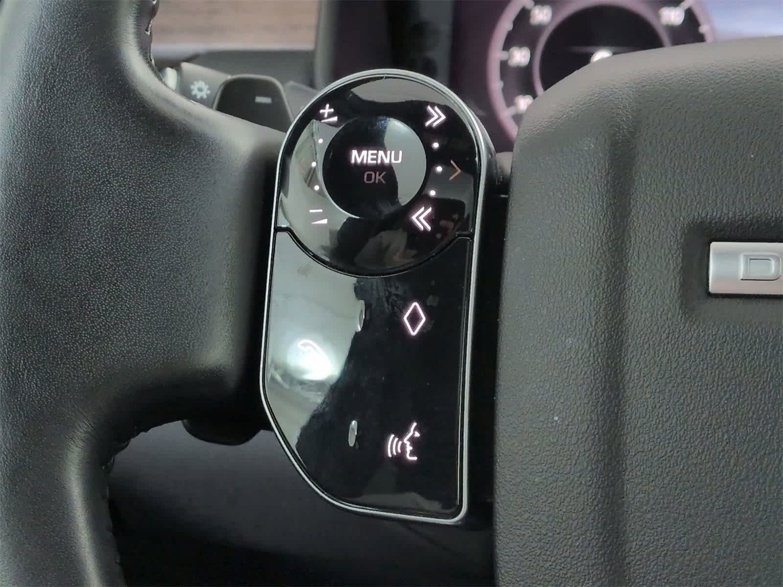 Thumbnail: 2020 Land Rover Discovery - 24