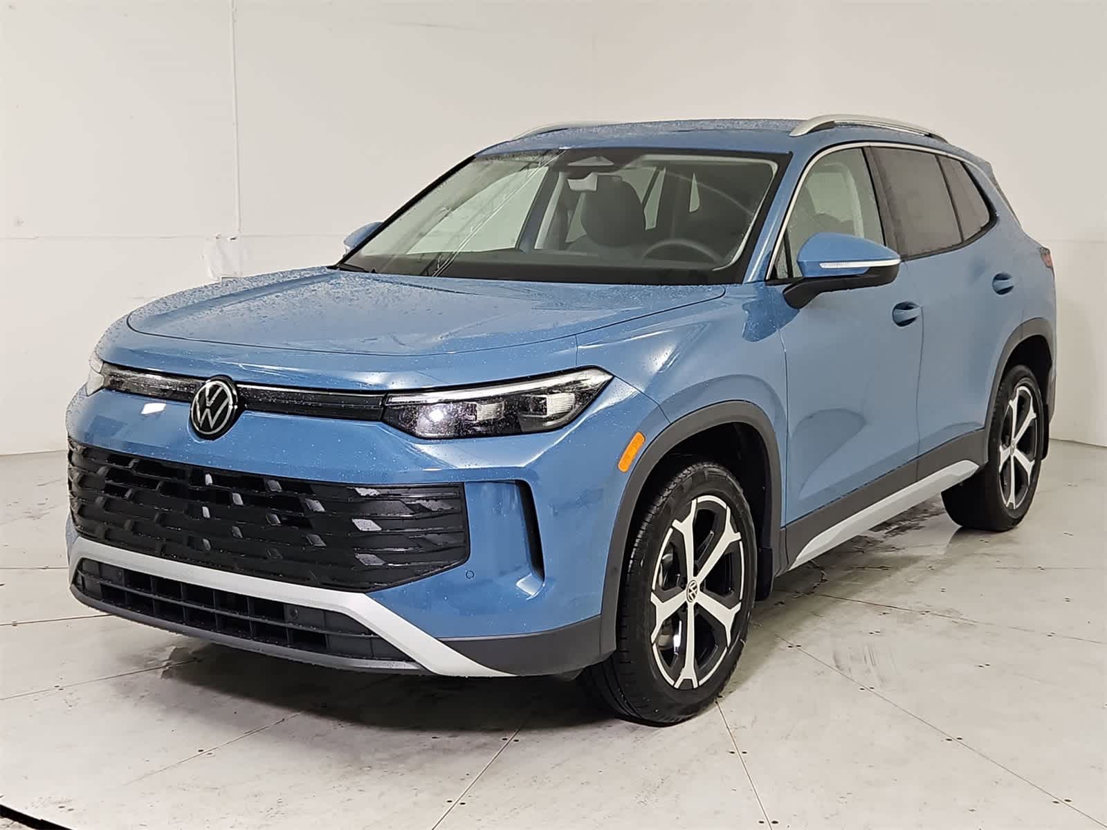 Thumbnail: 2026 Volkswagen Tiguan - 1