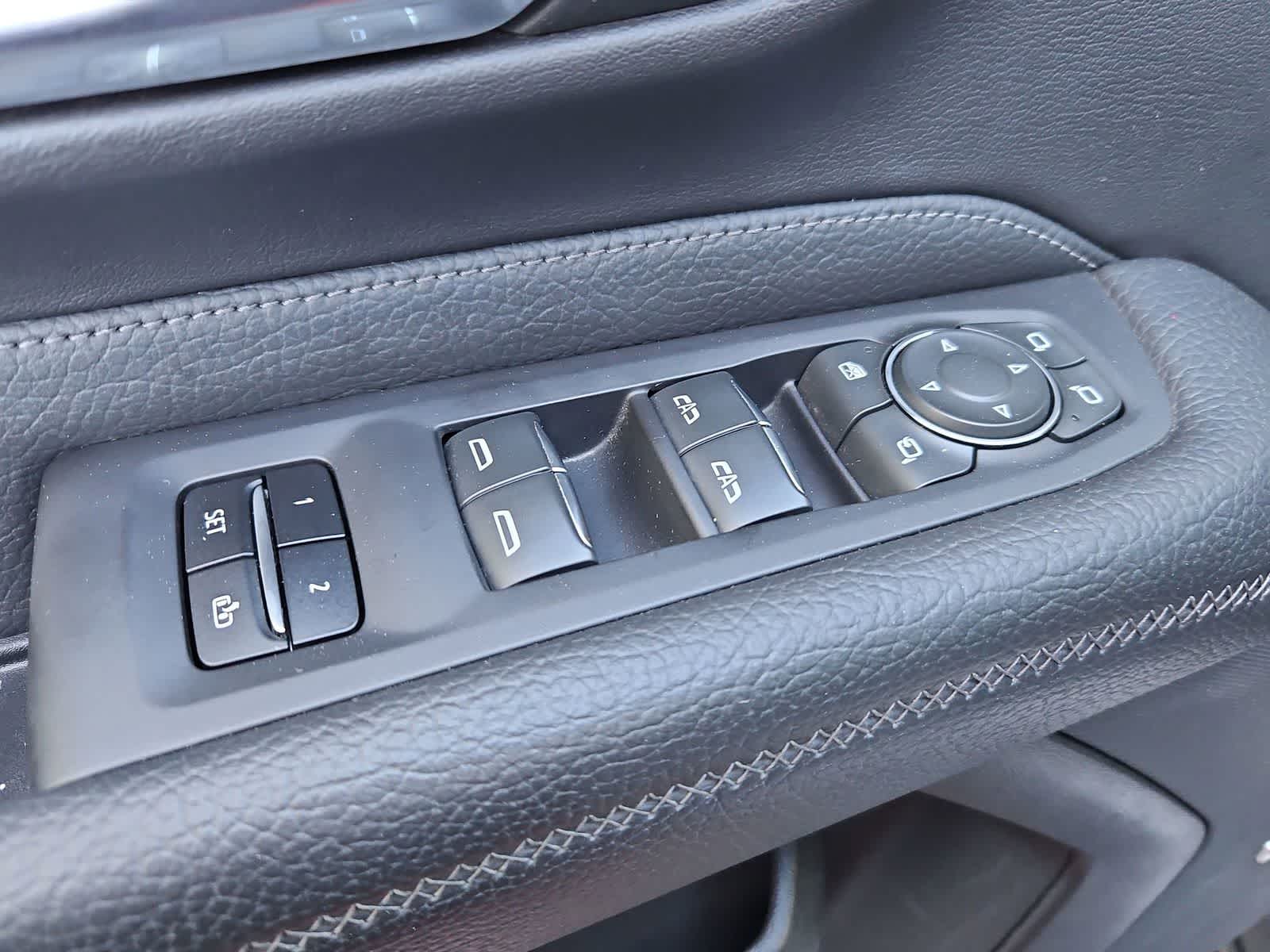 Thumbnail: 2023 GMC Yukon - 17