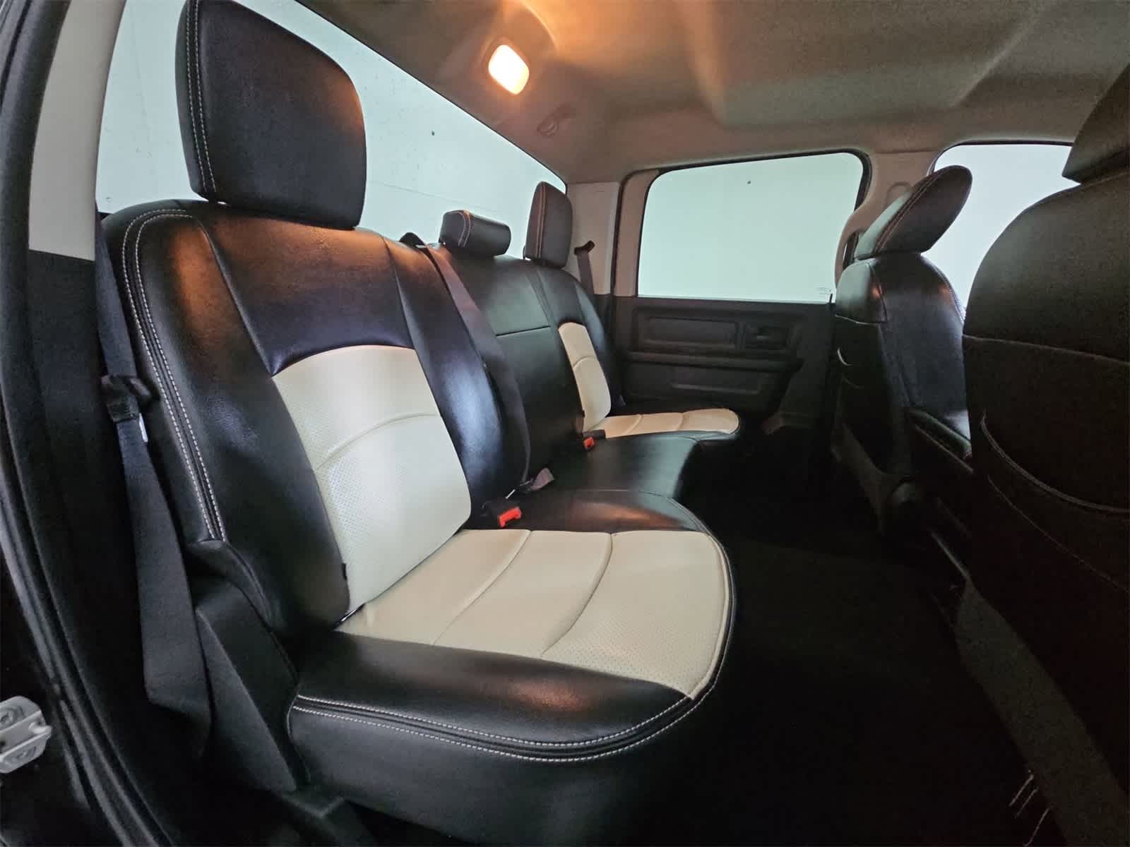 Thumbnail: 2019 RAM 1500 Classic - 19