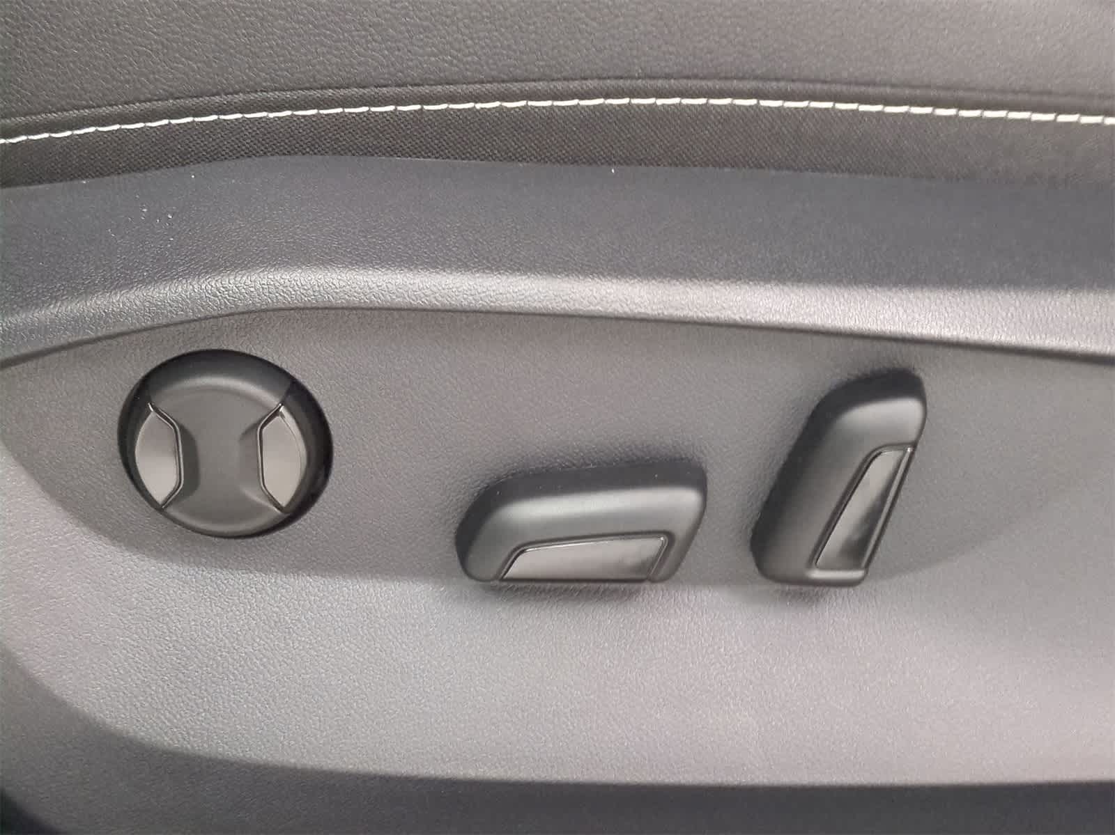 Thumbnail: 2025 Volkswagen Taos - 16