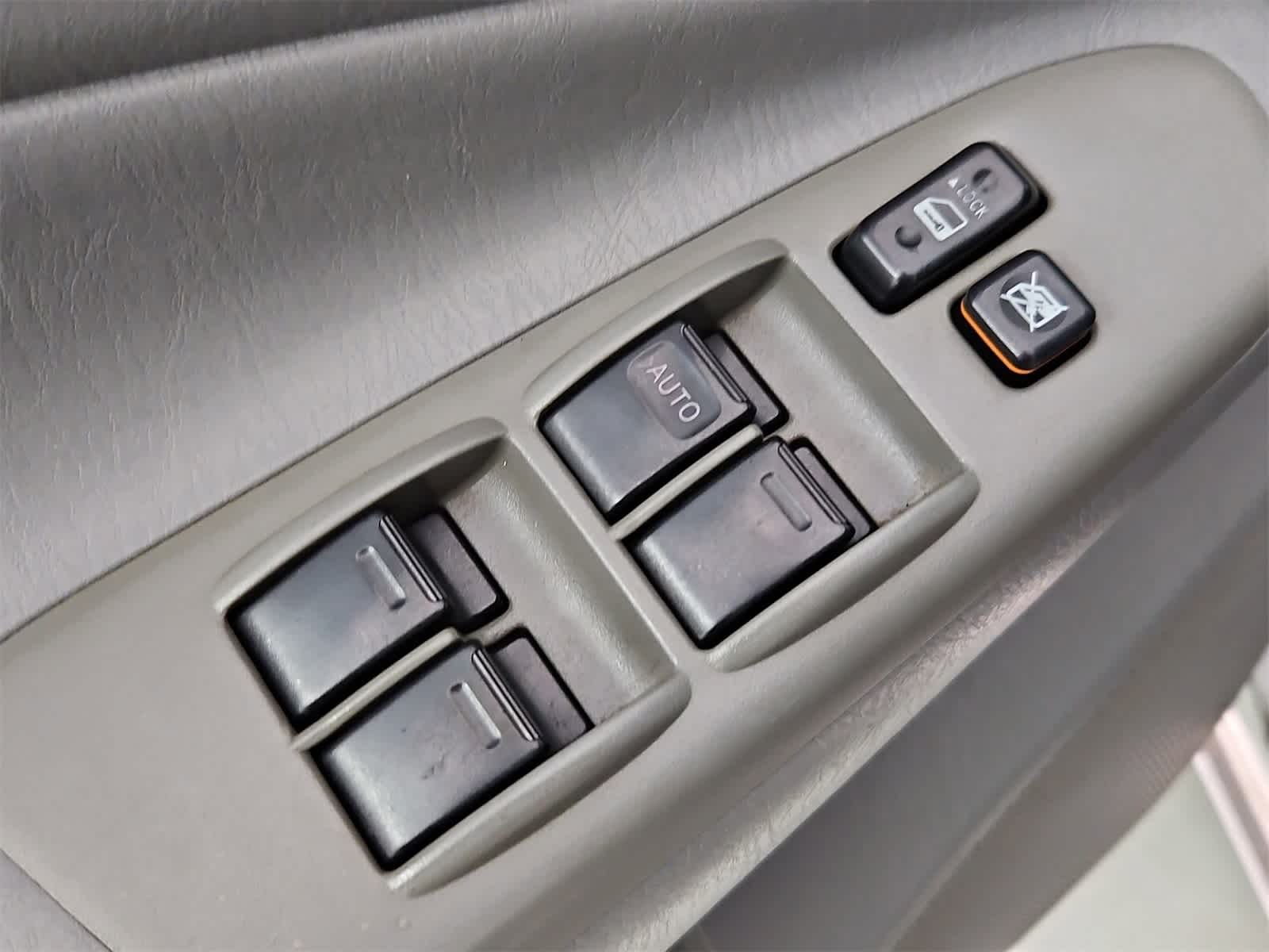 Thumbnail: 2011 Toyota Tacoma - 16