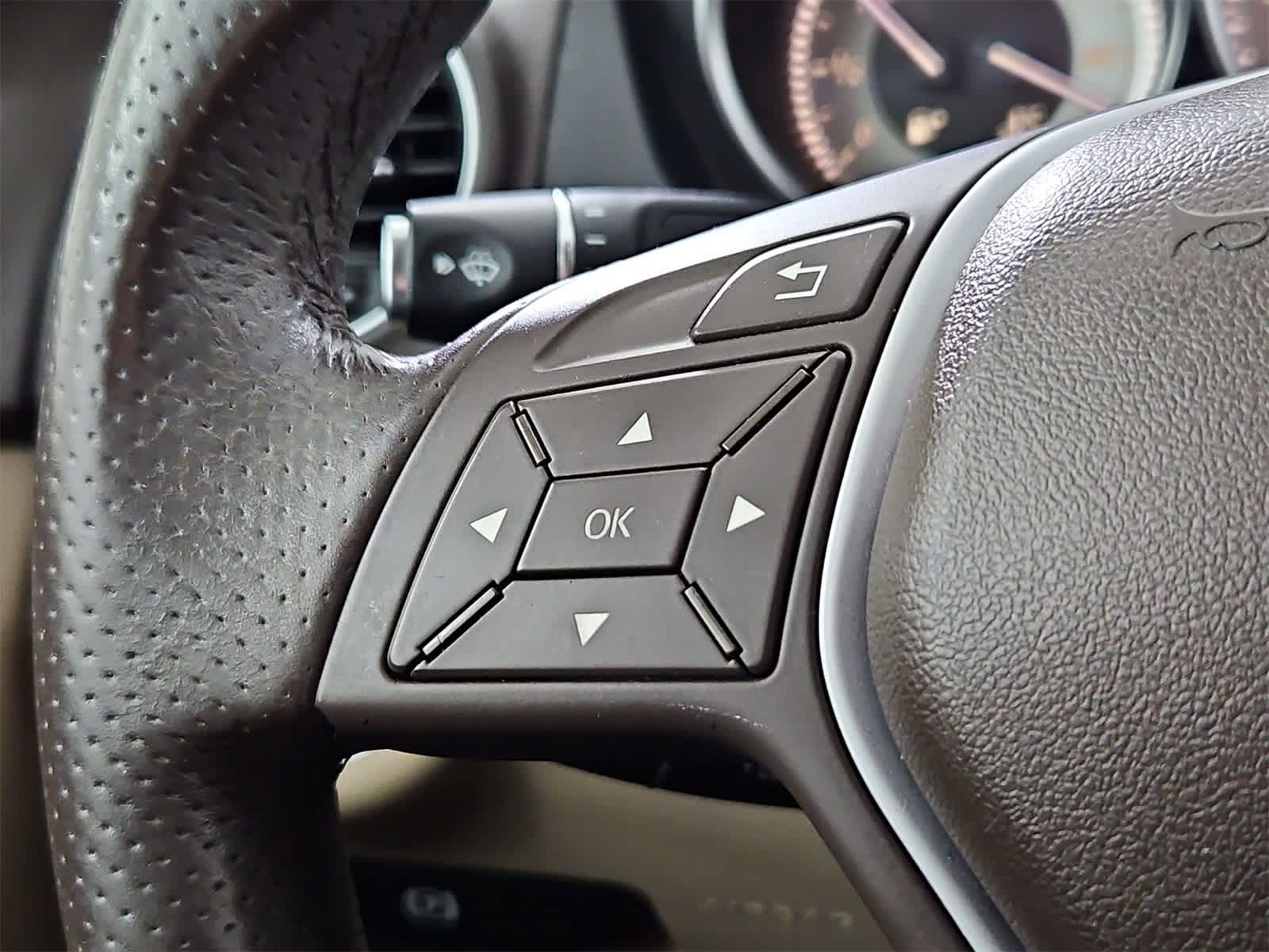 Thumbnail: 2013 Mercedes-Benz C-Class - 25