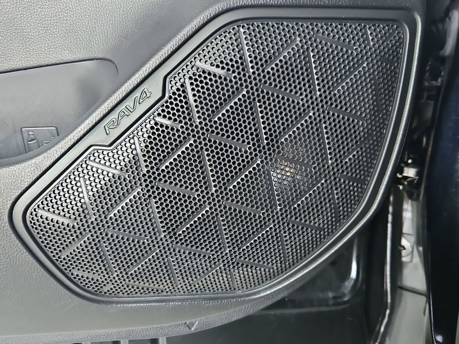 Thumbnail: 2020 Toyota RAV4 - 30