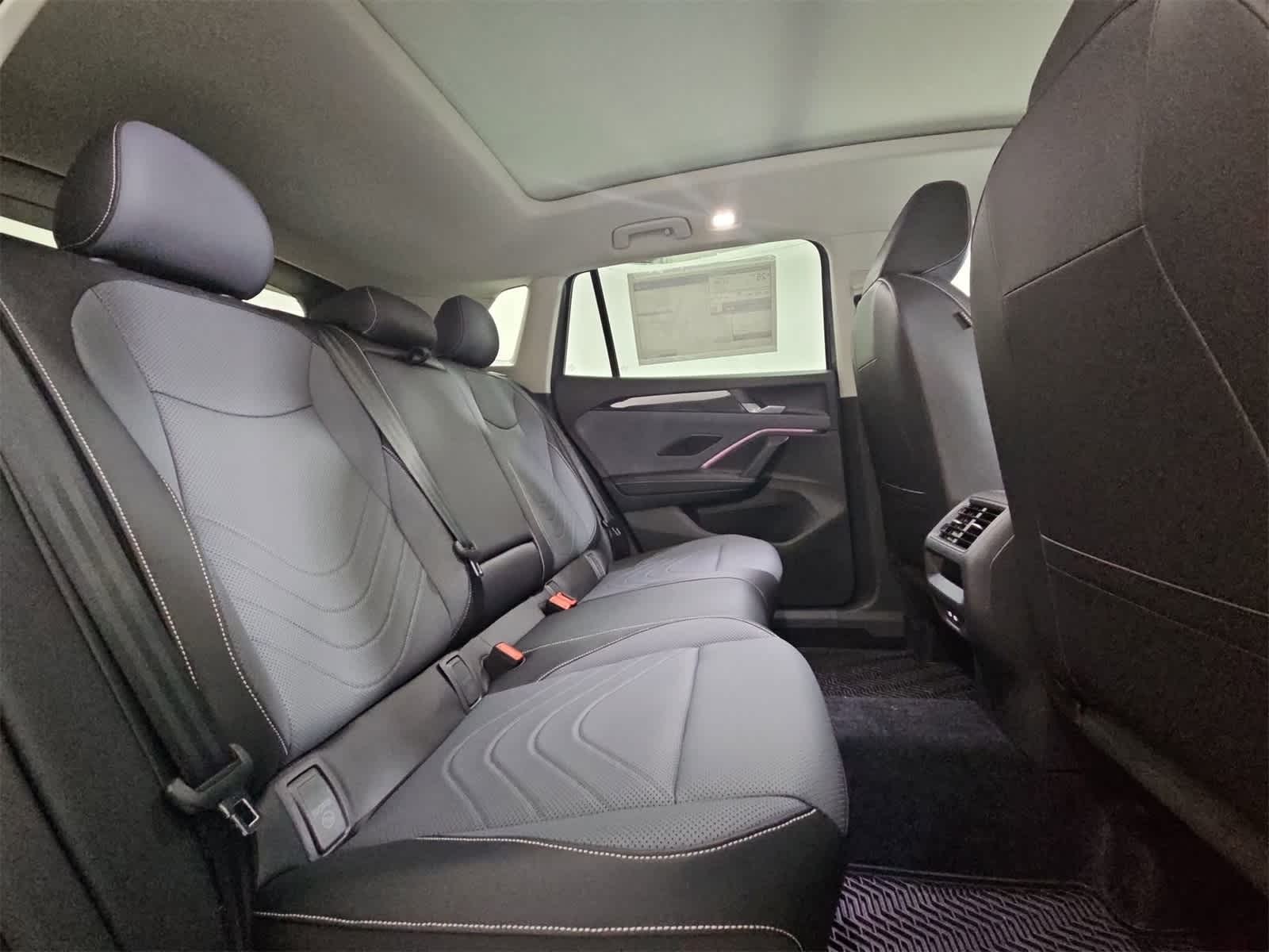 Thumbnail: 2025 Volkswagen Tiguan - 21