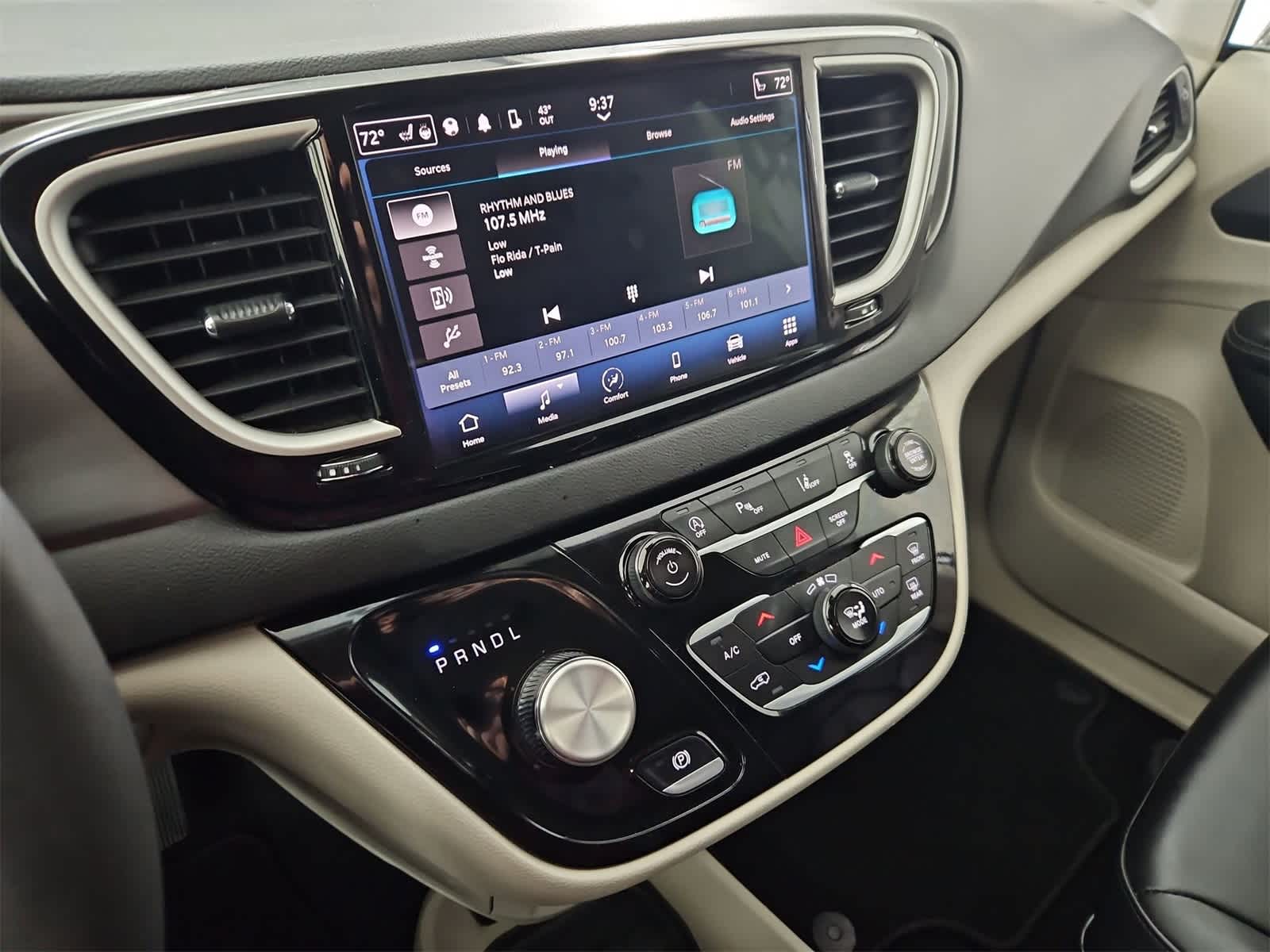 Thumbnail: 2024 Chrysler Pacifica - 27