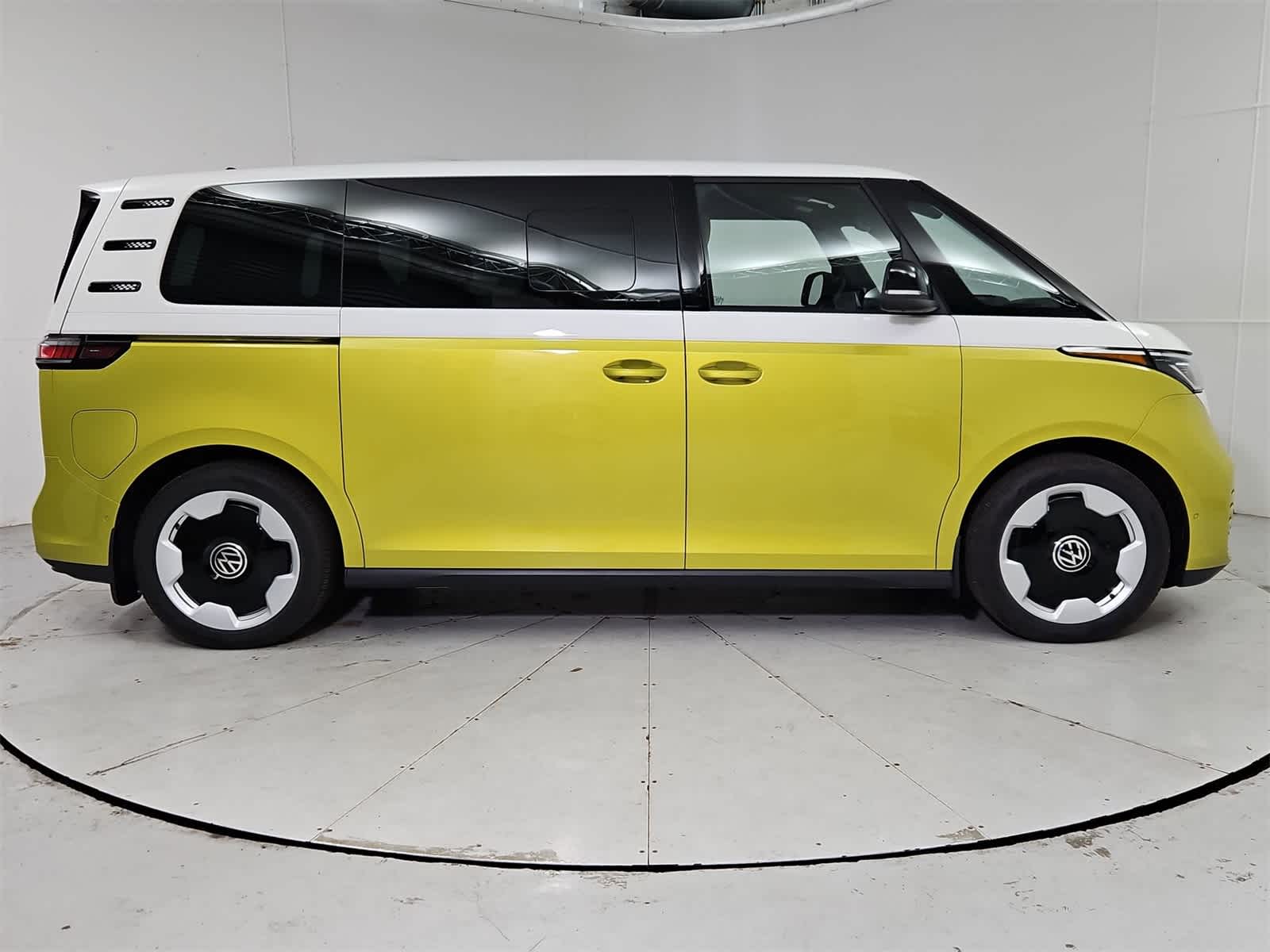 Thumbnail: 2025 Volkswagen ID.Buzz - 7