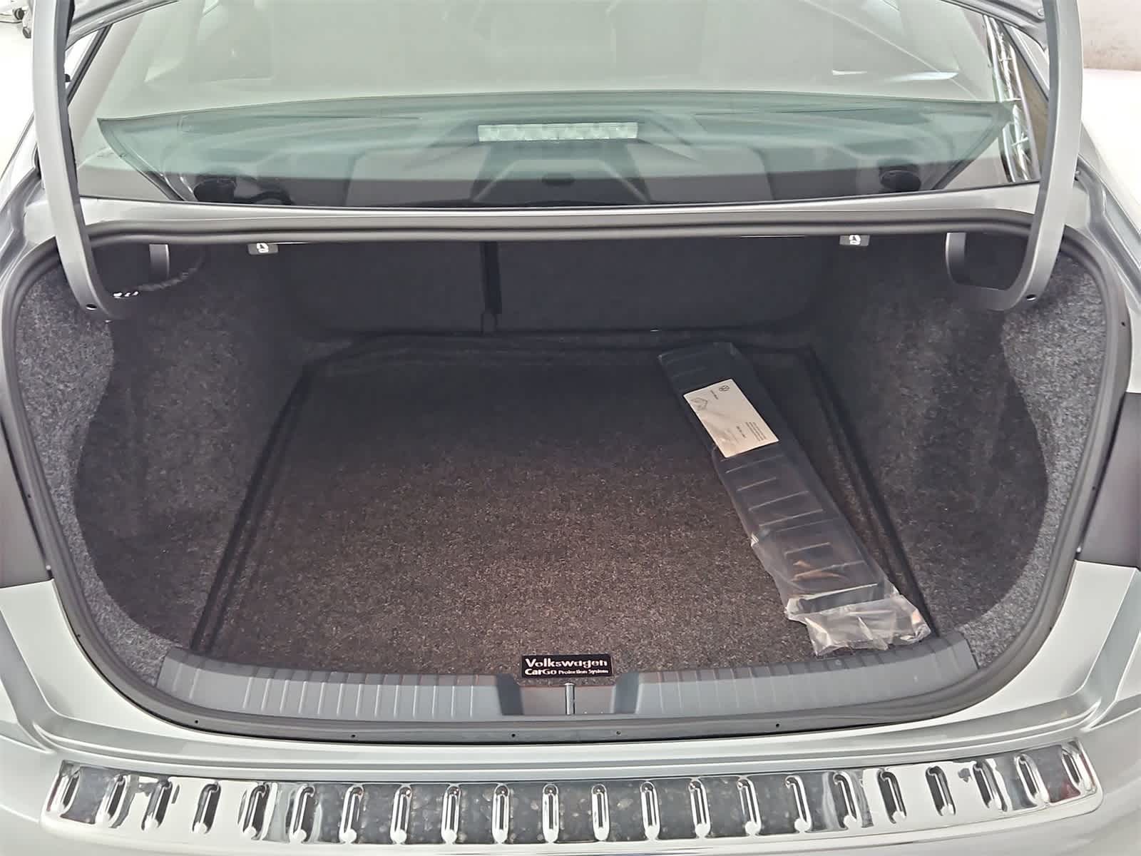 Thumbnail: 2025 Volkswagen Jetta - 36