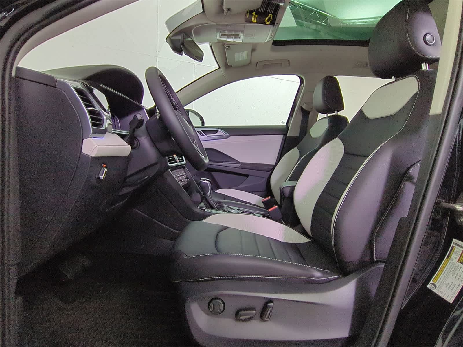 Thumbnail: 2025 Volkswagen Taos - 16