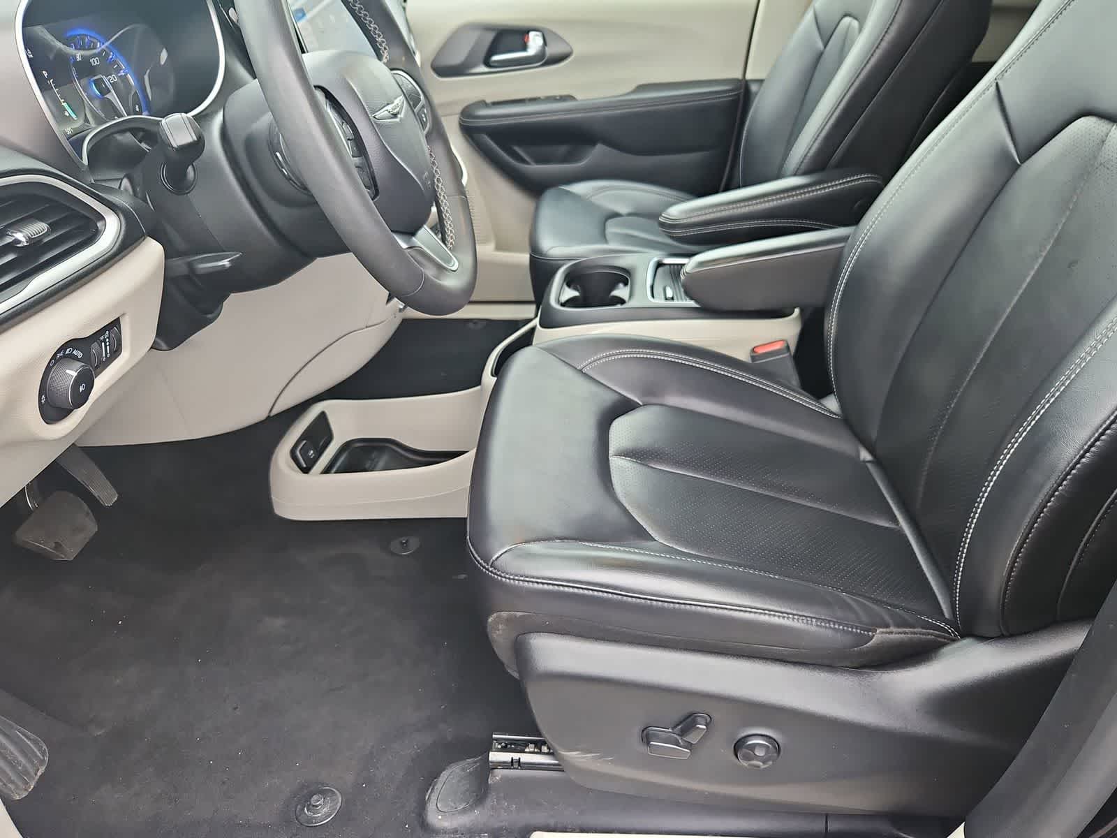 Thumbnail: 2023 Chrysler Pacifica - 16