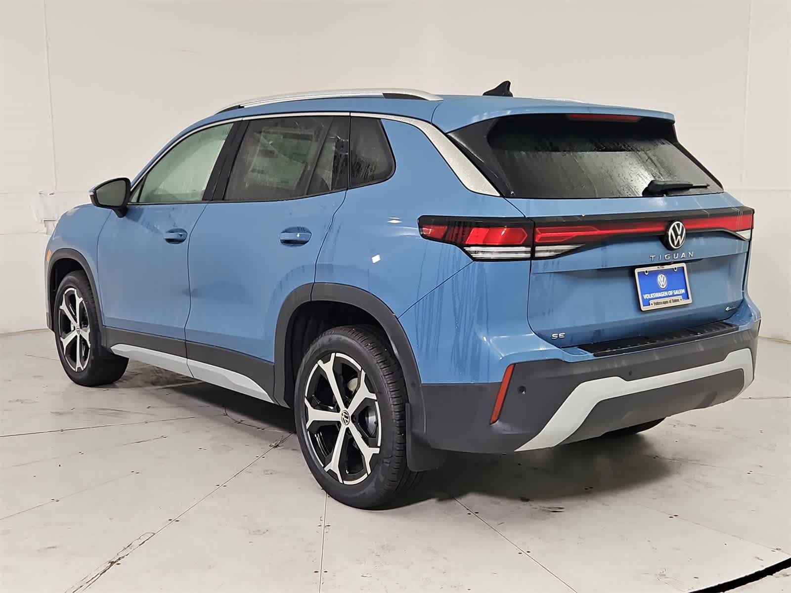 Thumbnail: 2025 Volkswagen Tiguan - 4