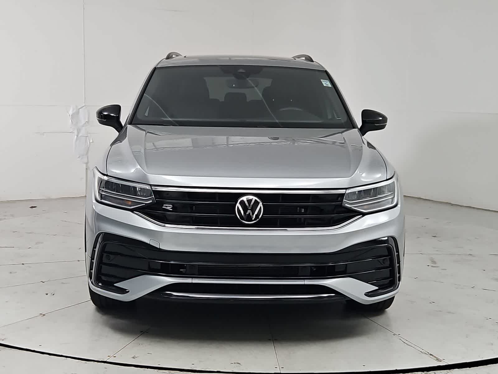 Thumbnail: 2023 Volkswagen Tiguan - 8