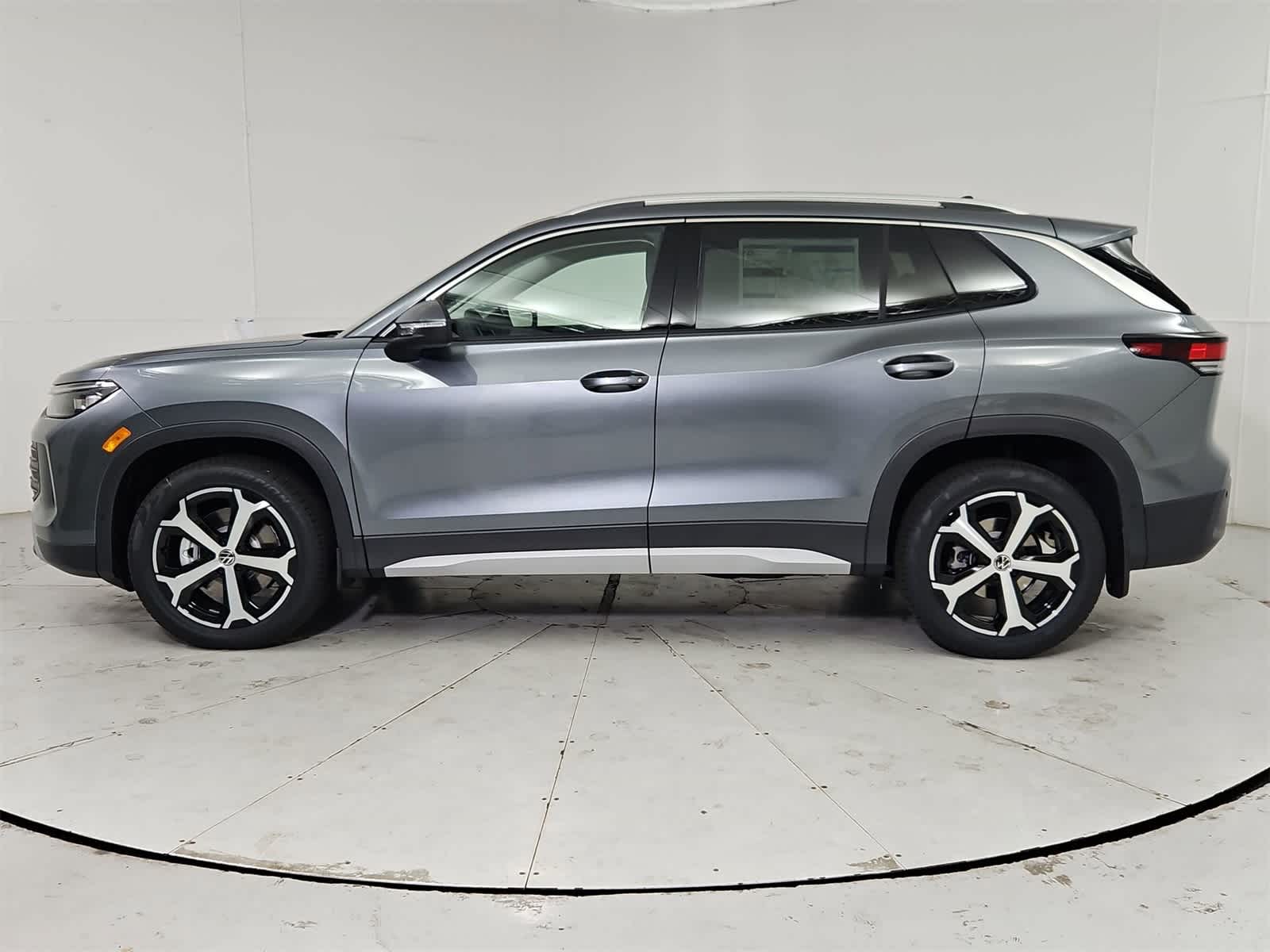 Thumbnail: 2025 Volkswagen Tiguan - 3