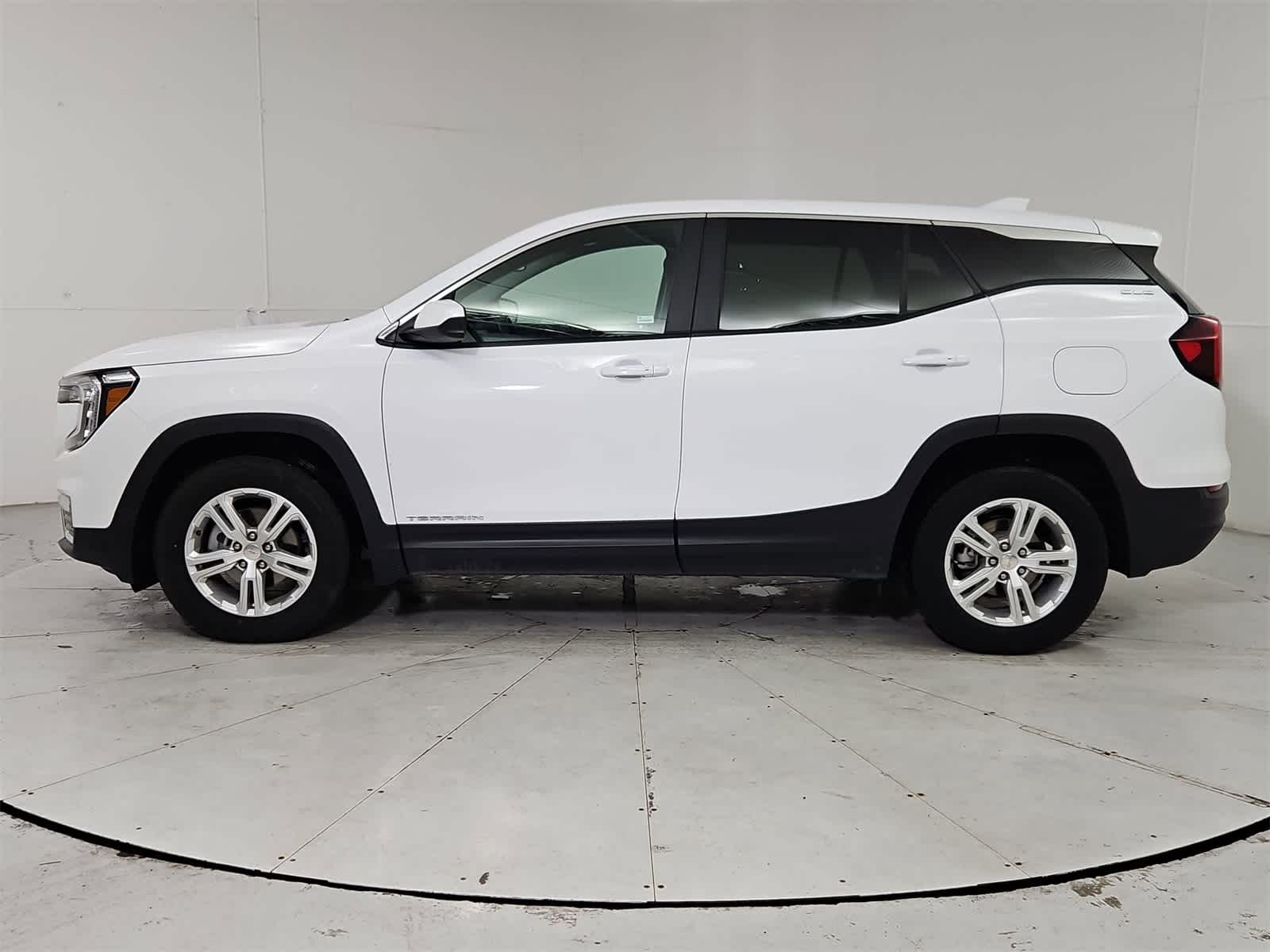 Thumbnail: 2024 GMC Terrain - 3