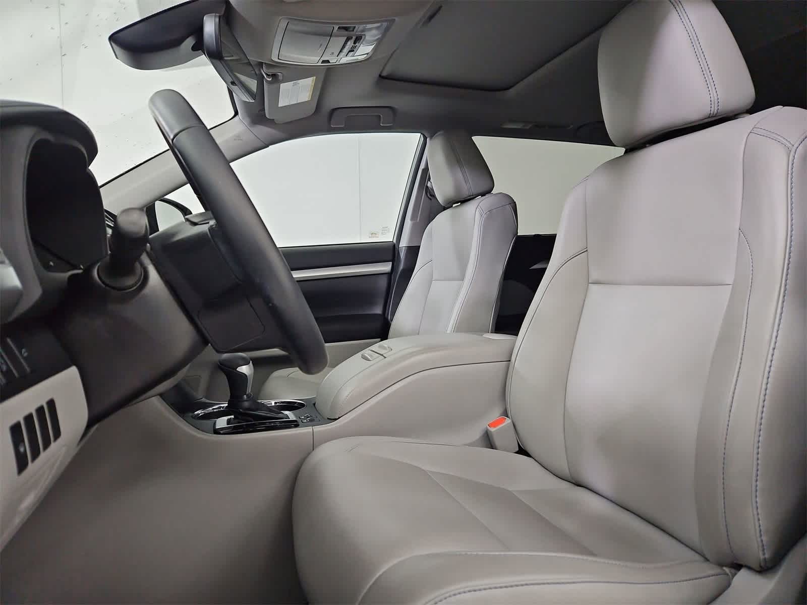 Thumbnail: 2018 Toyota Highlander - 16